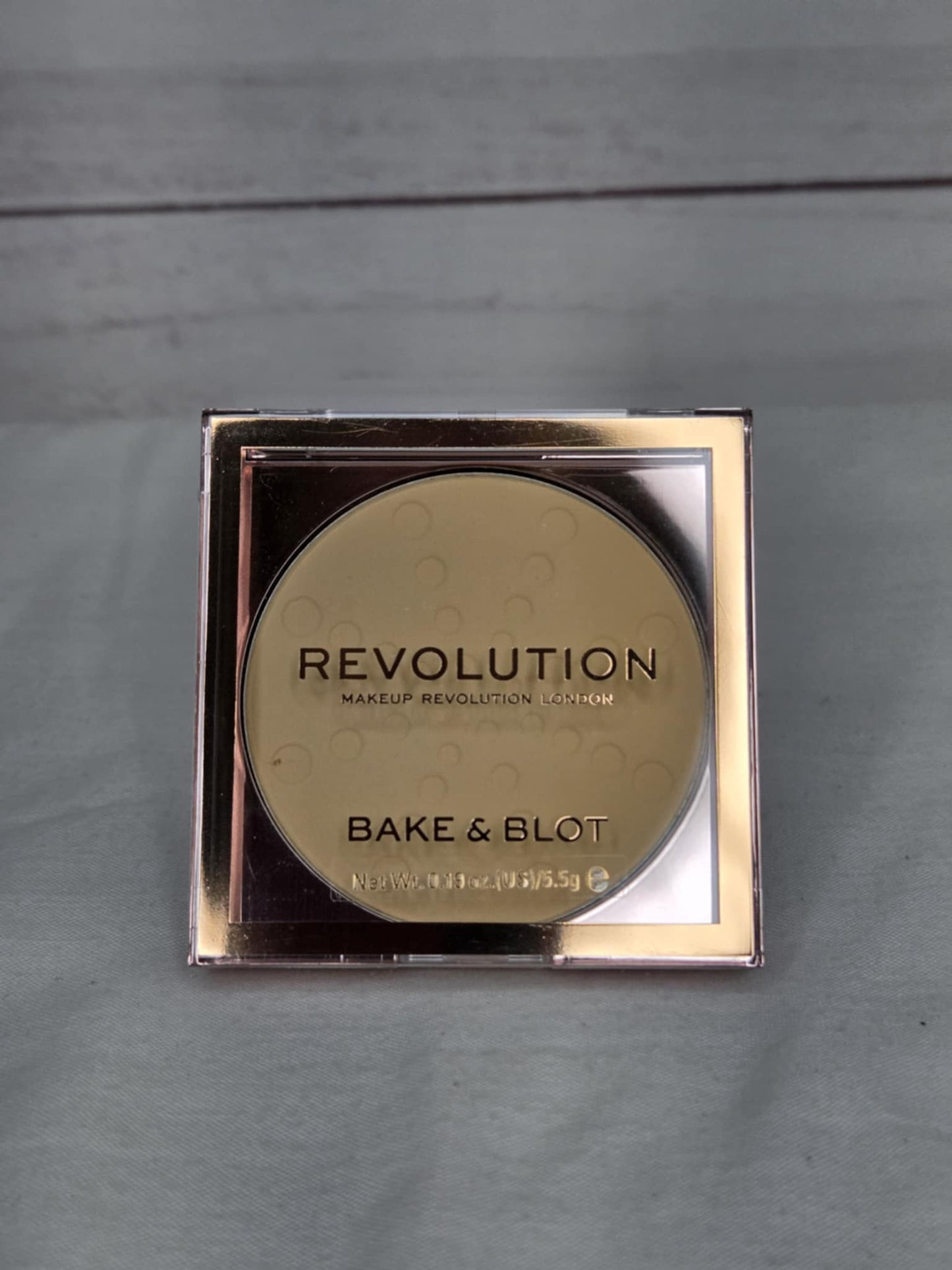 Revolution Bake And Blot Pressed Powder Banana