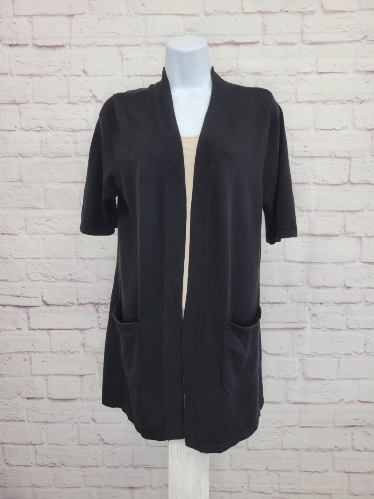 LARGE BLACK A499582 Isaac Mizrahi Live! Short Sleeve Open Front Sweater
