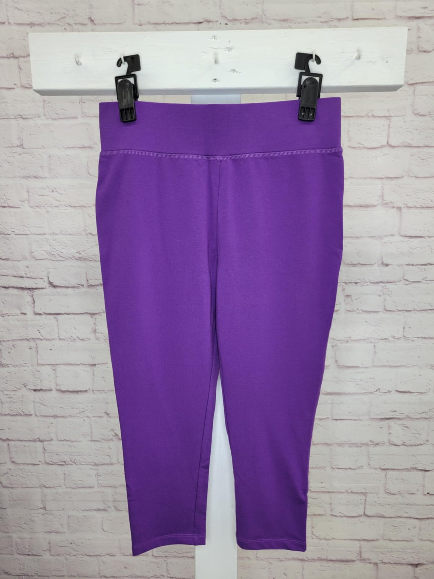 GRAPE A394800 LOGO Layers by Lori Goldstein Regular Cropped Leggings (MULTIPLE SIZES AVAILABLE)