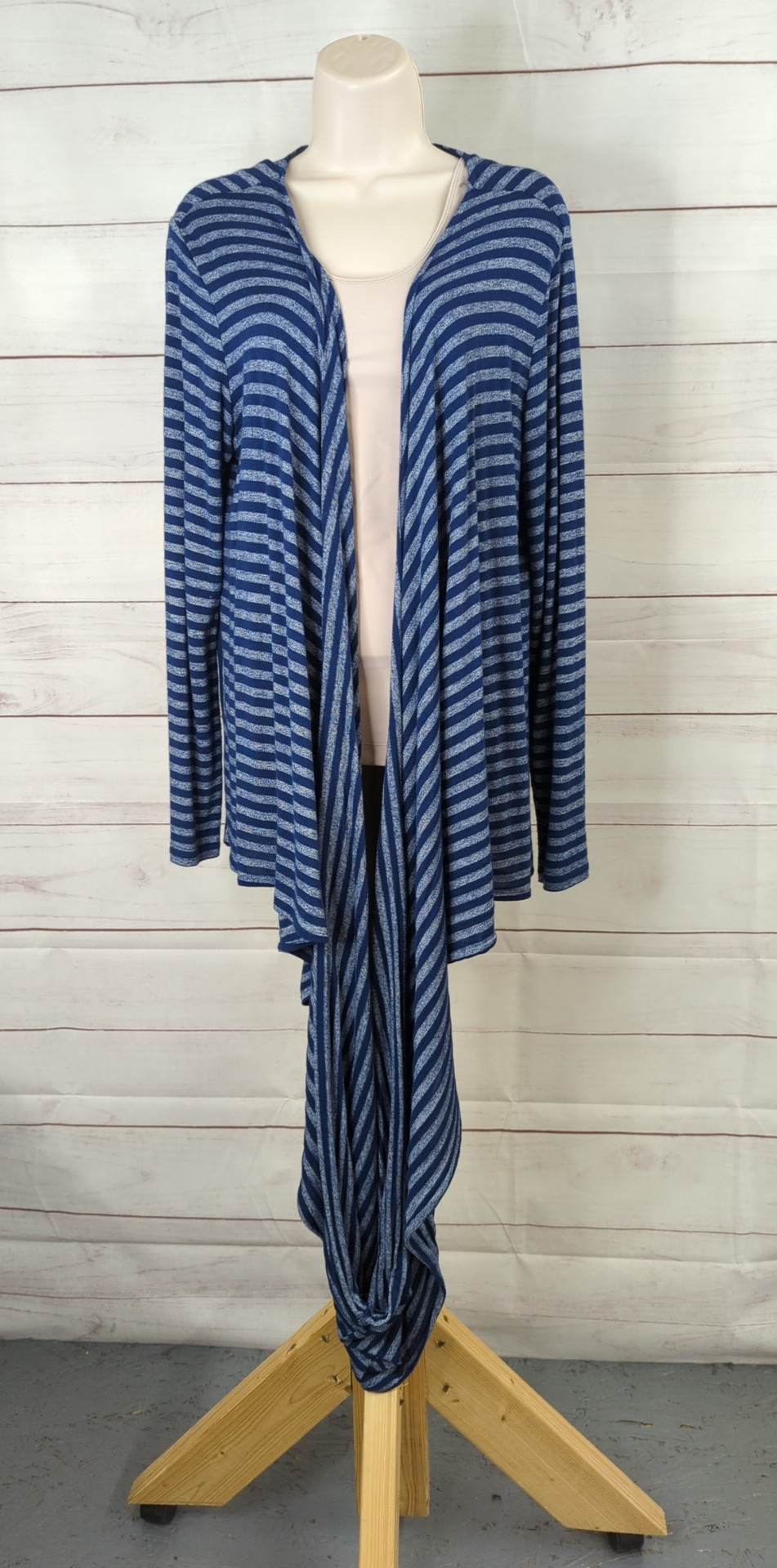 LARGE/XLARGE NAVY Multi Wear Cardigan