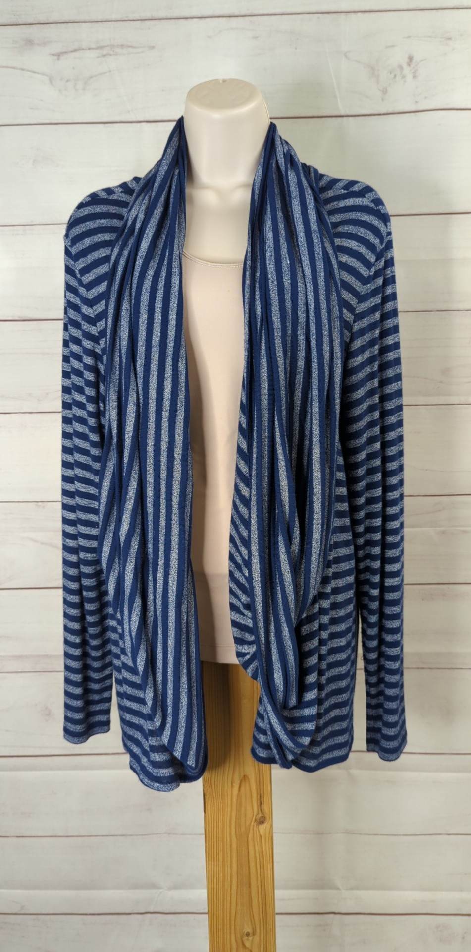 LARGE/XLARGE NAVY Multi Wear Cardigan