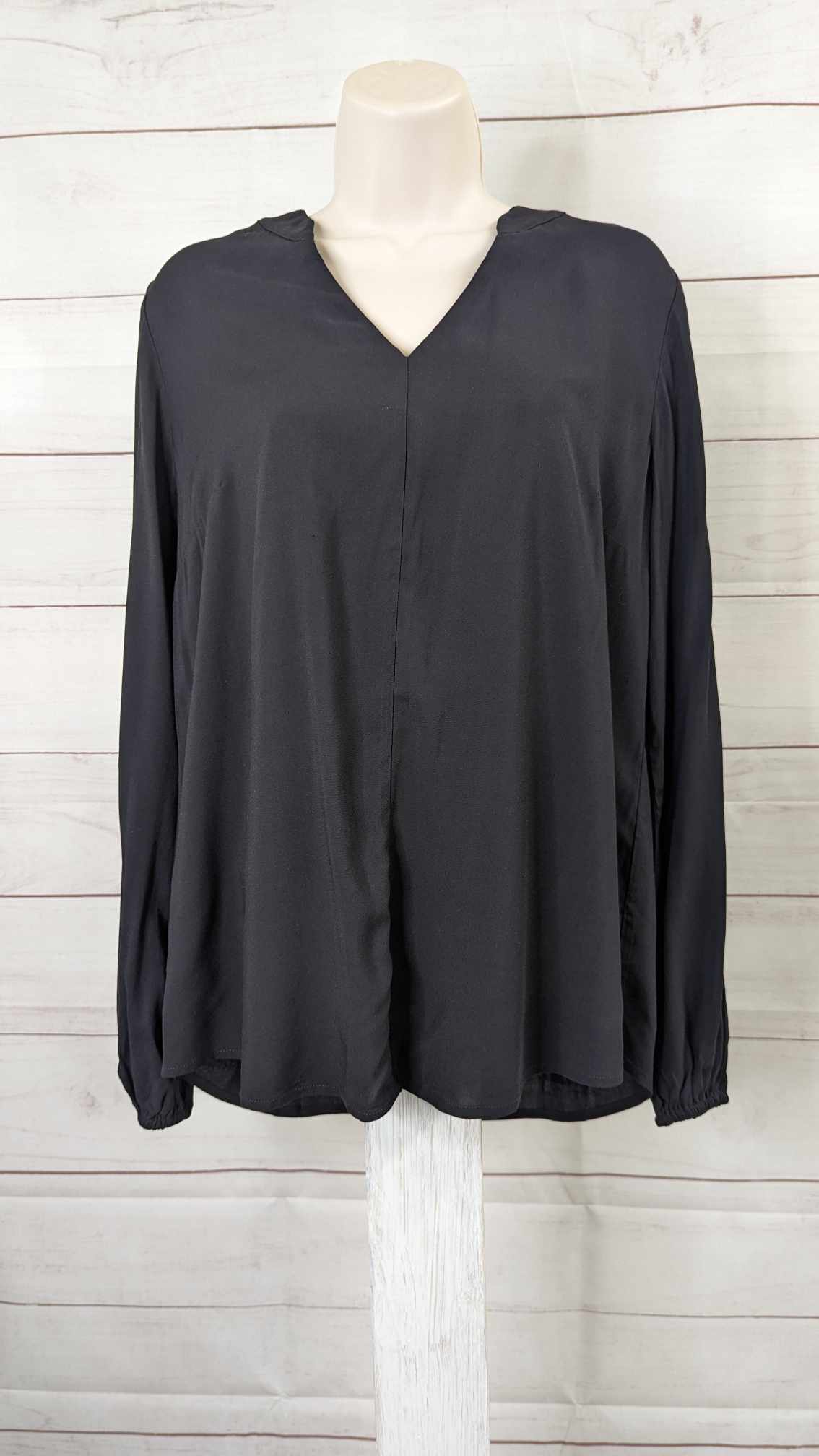 XSMALL BLACK A596122 Peace Love World Gathered Sleeve Woven Blouse