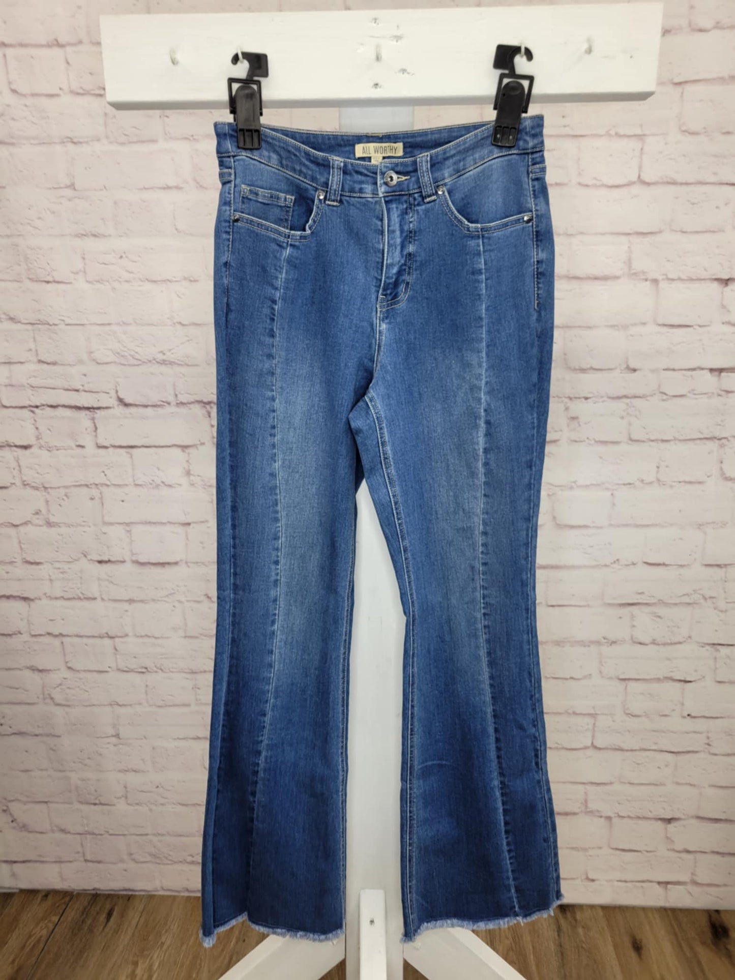 2R MED. WASH A517354 All Worthy Hunter McGrady Regular Indigo Raw Hem Jeans