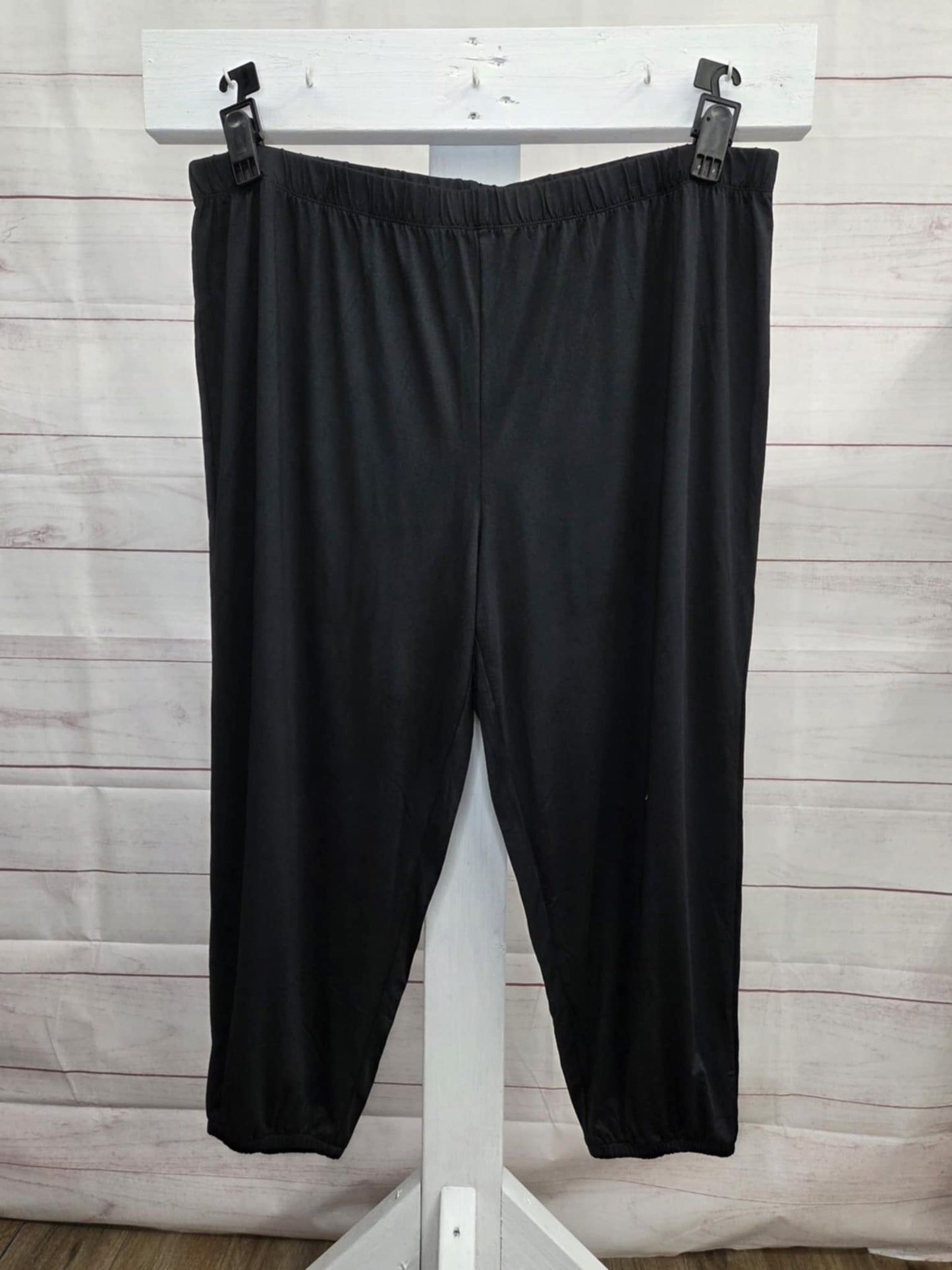 2XP BLACK A709132 AnyBody Petite Lush Jersey Message Top and Joggers Set
