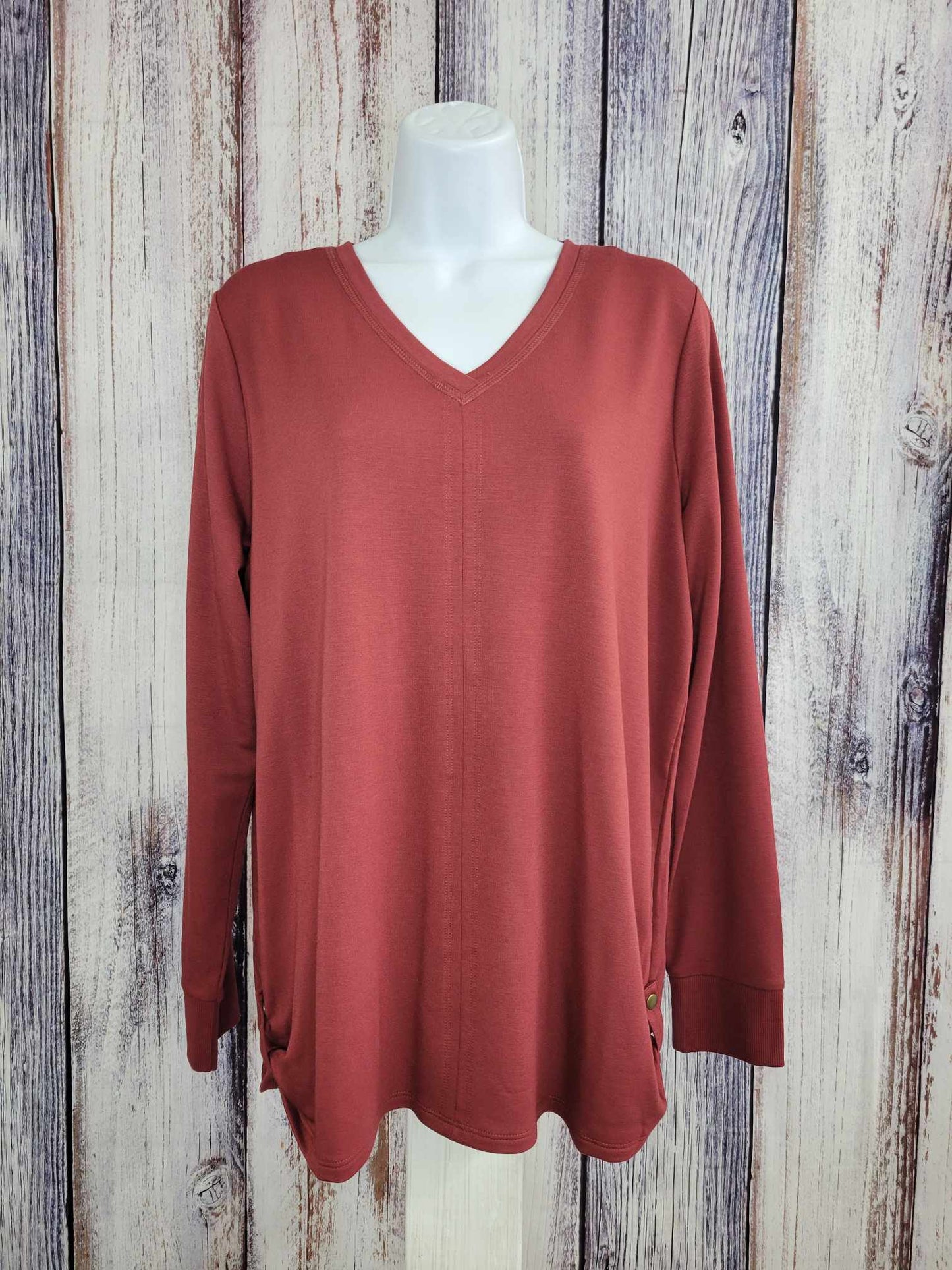 MEDIUM RUSSET A609974 Belle by Kim Gravel Snap to It Side Tab V Neck Top