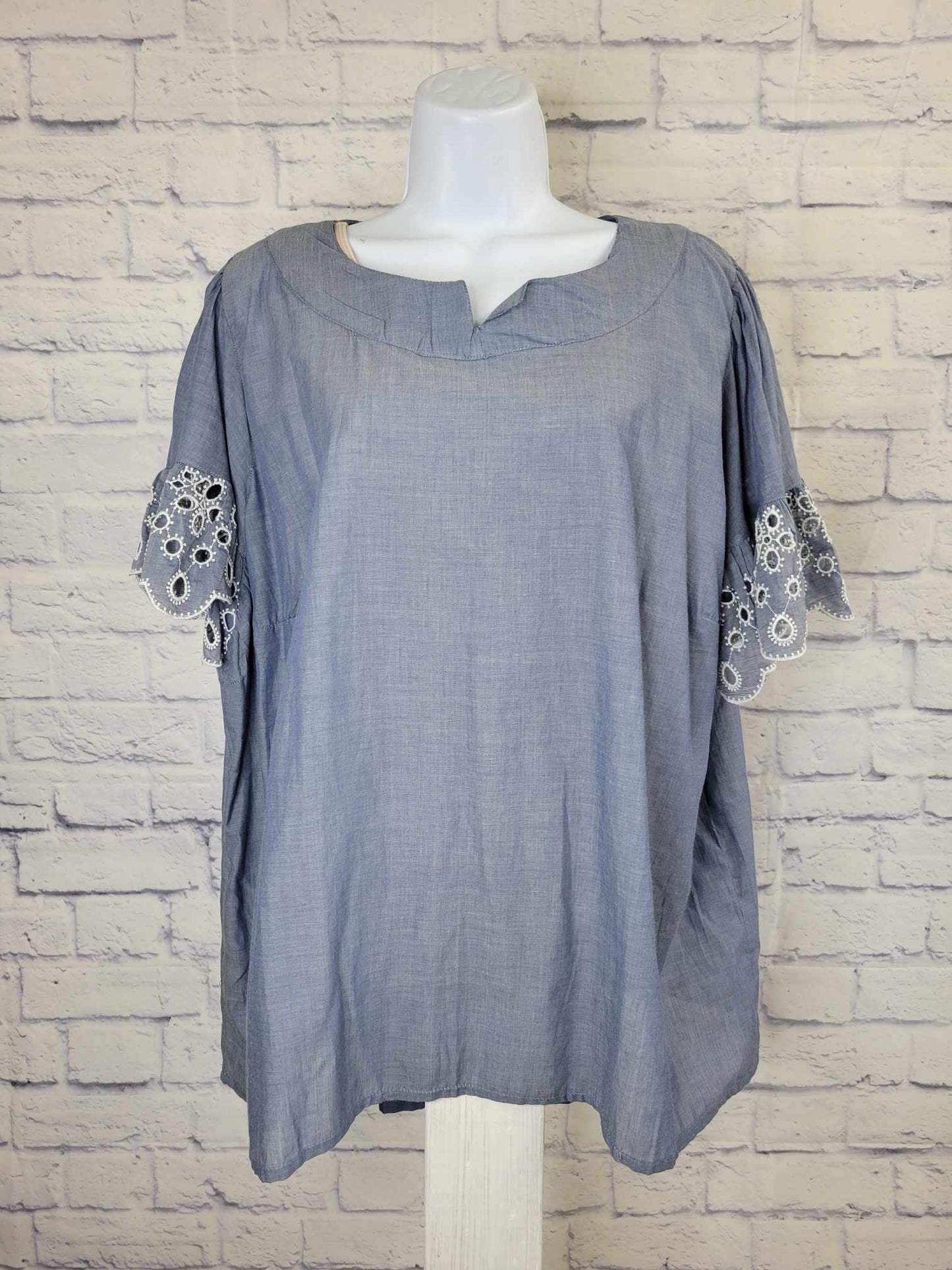 2X CHAMBRAY A599140 Isaac Mizrahi Live! Cotton Lawn Split Neck Embroidered Blouse