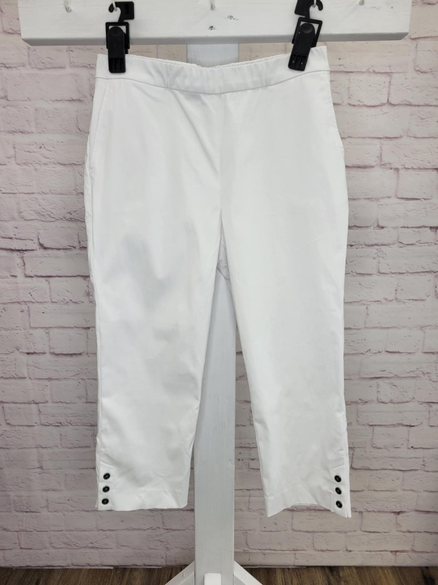 16R WHITE A593361 Susan Graver Regular Ultra Stretch Capri Pants w/ Button Detail