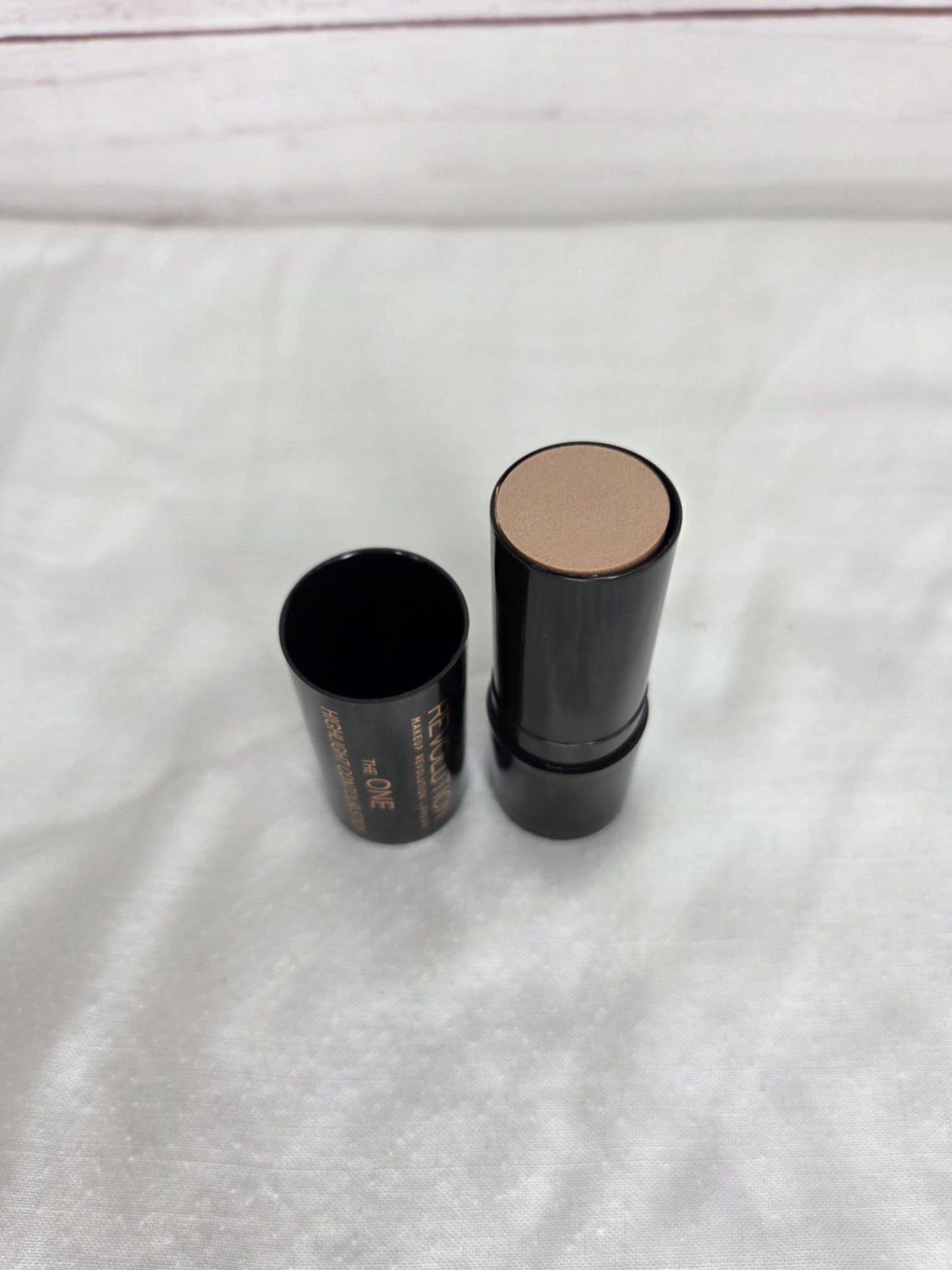 REVOLUTION The One Highlight Contour Stick