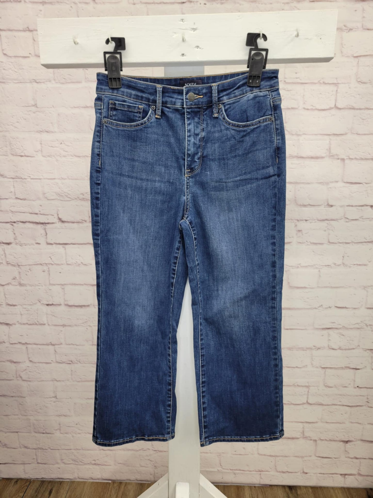 4R A645151 NYDJ High Rise Joni Capri in Cool Embrace - Rockford