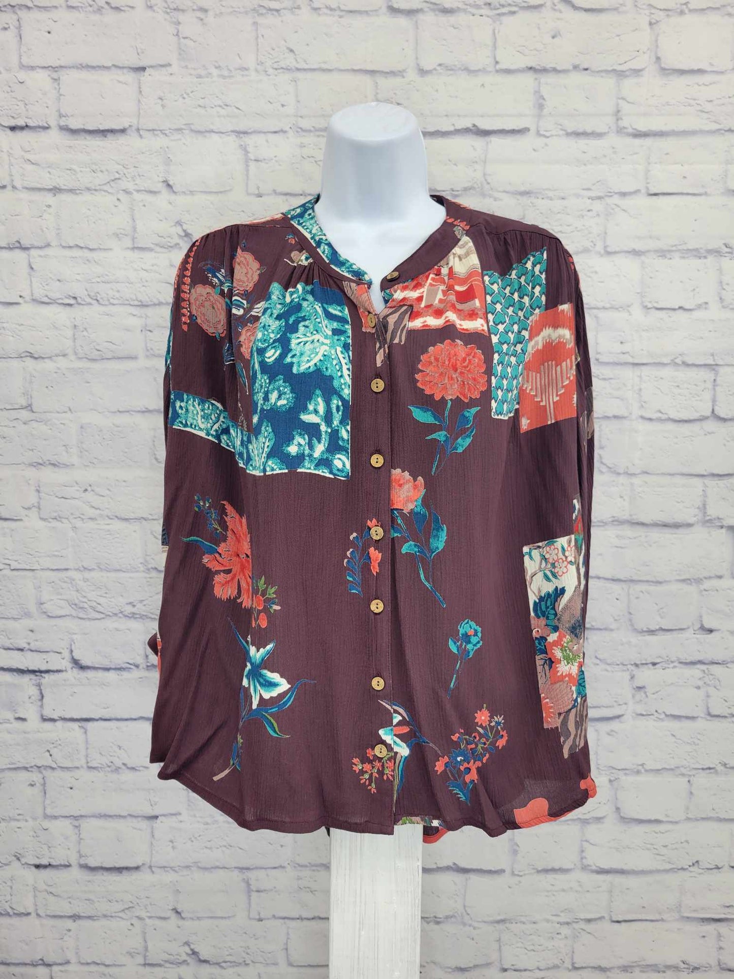 XSMALL FLORAL A382633 Tolani Collection Button-Front Crinkle Gauze Printed Top