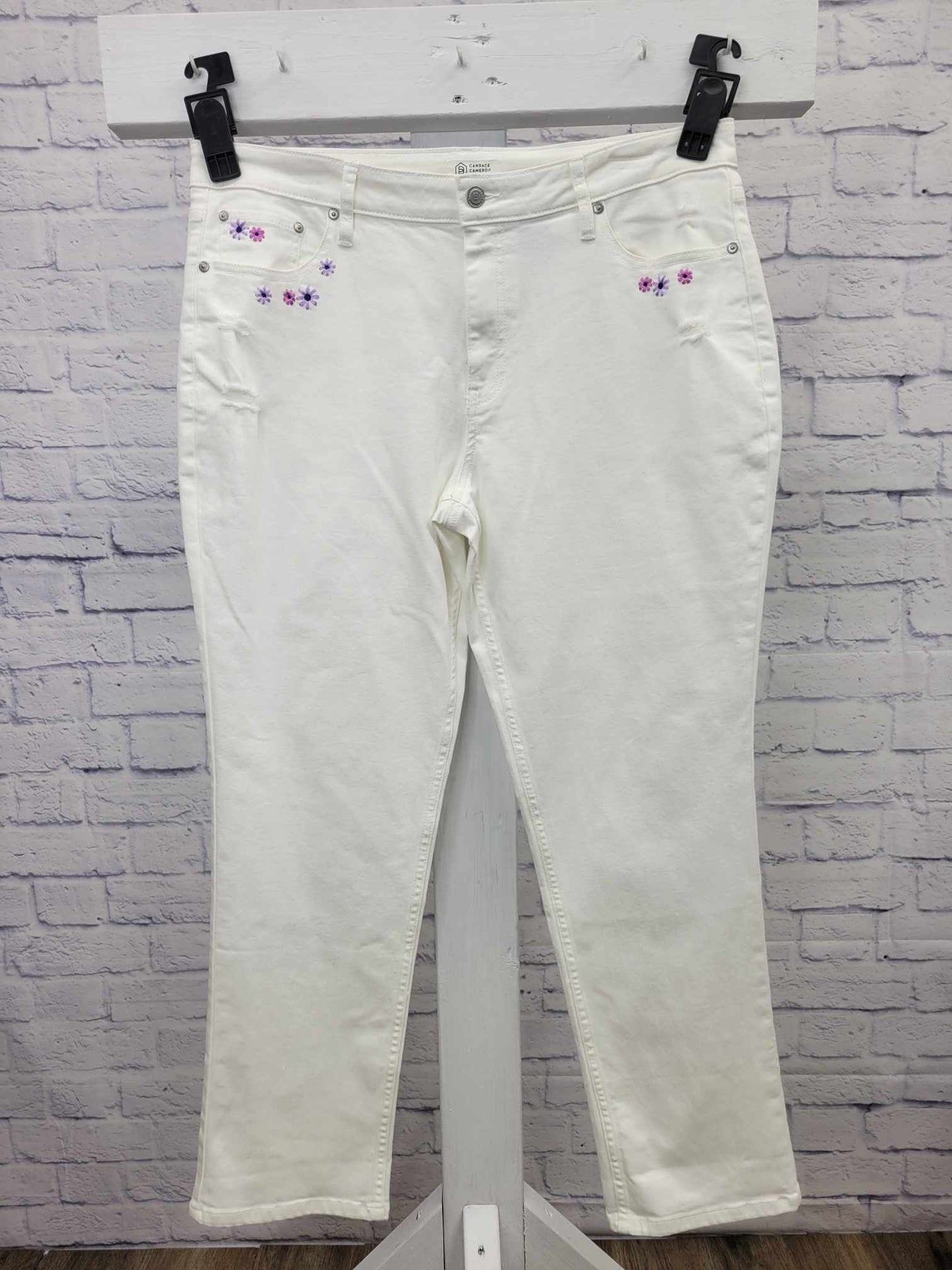 14R WHITE A472451 Candace Cameron Bure Regular Embroidered Girlfriend Jean