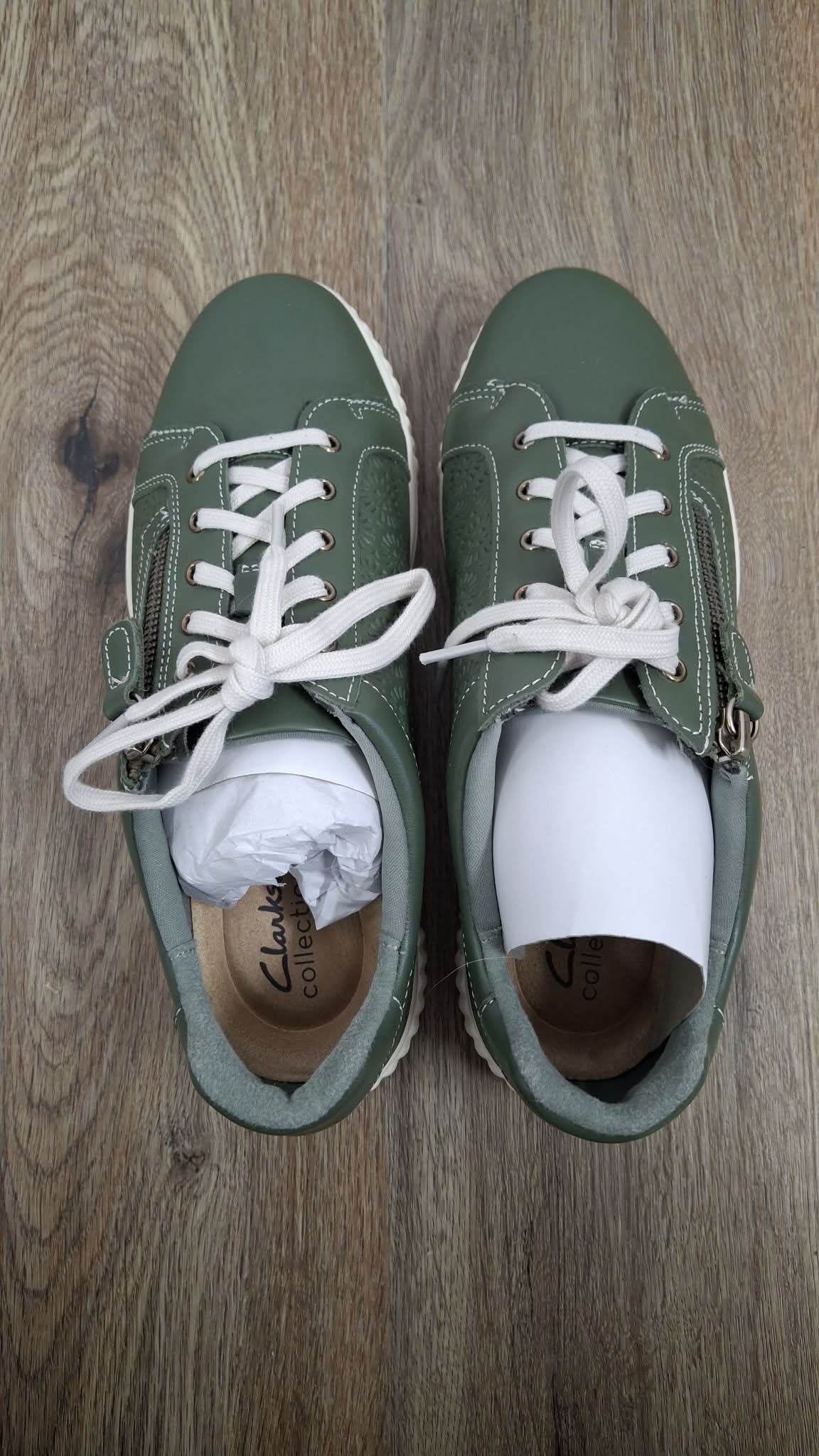 8 WIDE SAGE A678267 Clarks Collection Embossed Leather Sneaker - Caroline Rio