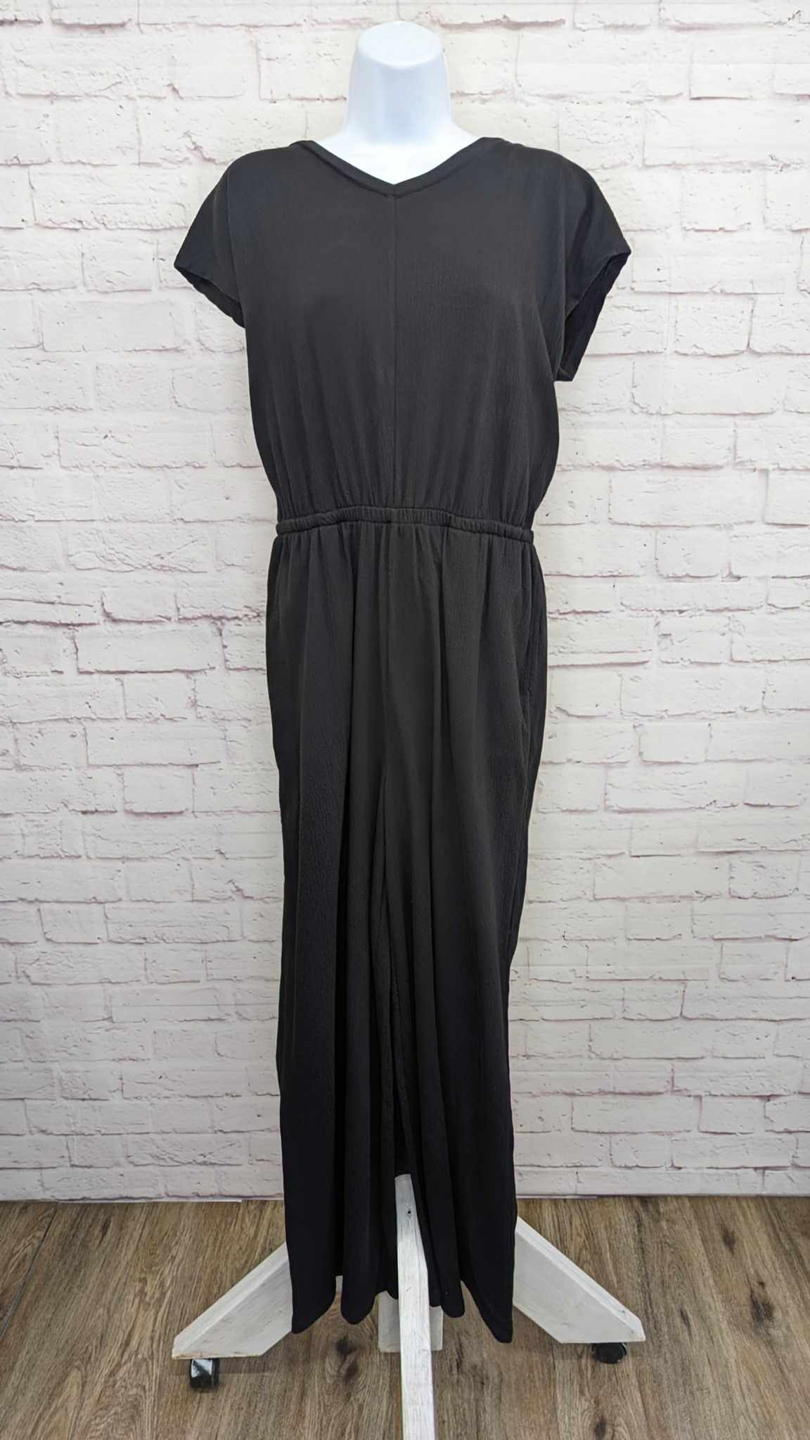 XSMALL BLK A391606 Cuddl Duds Crinkle Jersey V-Neck Jumpsuit w Tie Front Detail