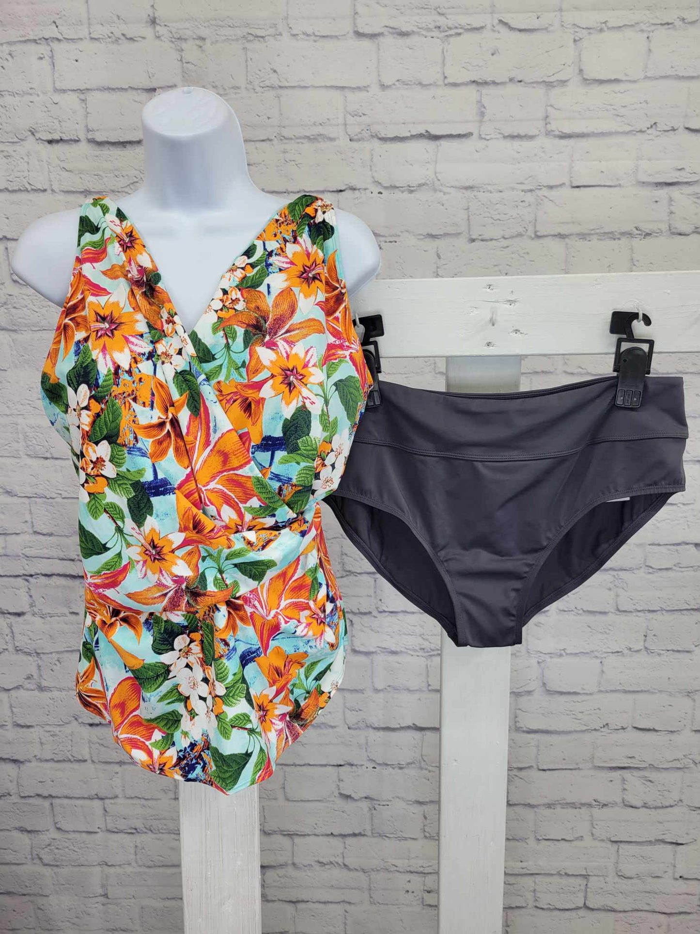 14 BRIGHT TROPICAL A474692 Denim & Co. Beach V-Neck Tankini with Brief