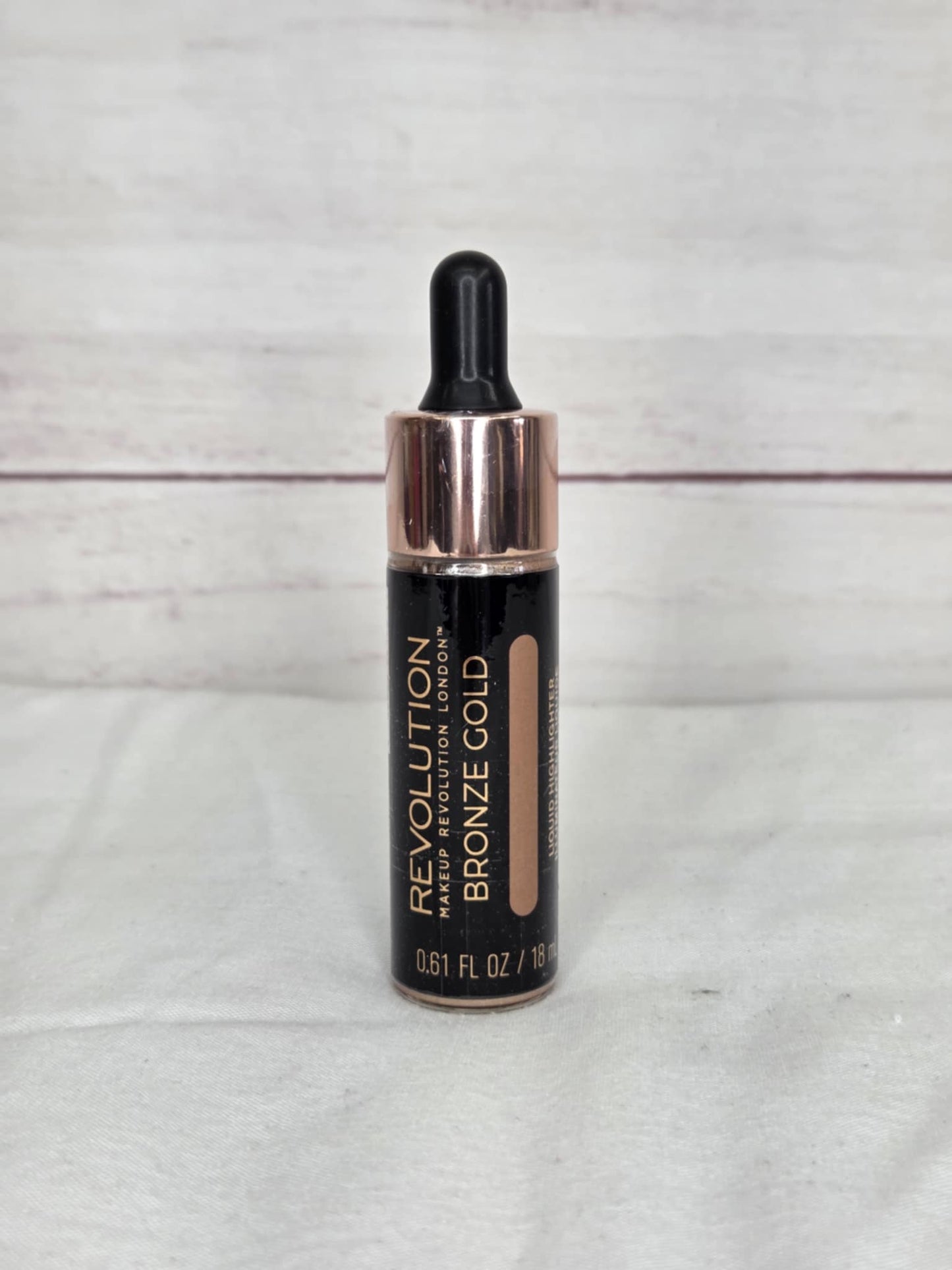 Revolution Liquid Highlighter Bronze Gold