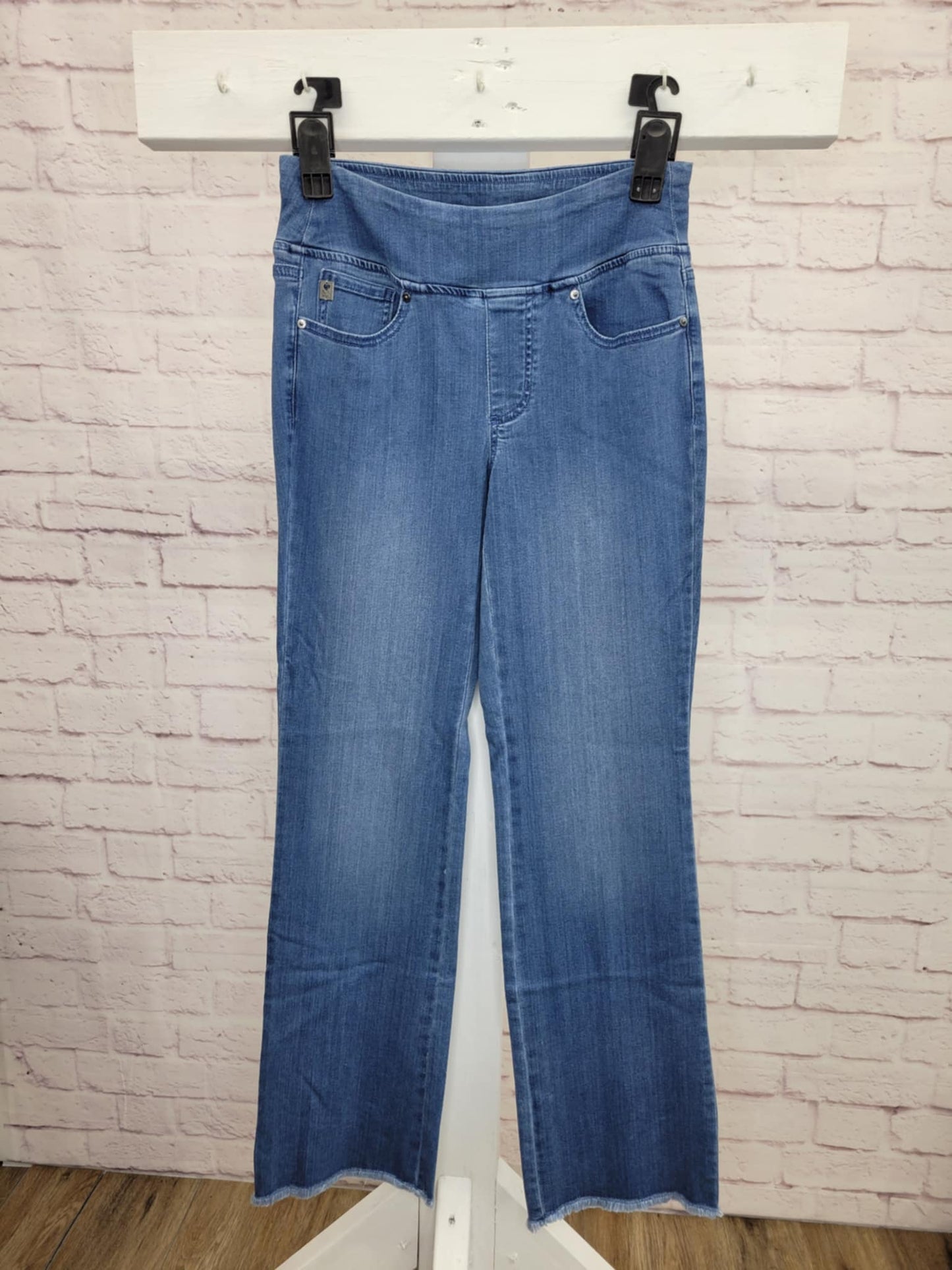 6R MED. WASH A460547 Belle by Kim Gravel Reg Primabelle Frayed Edge Boot Cut Jeans