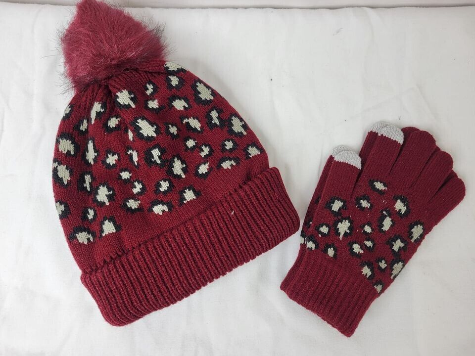 BERRY A464639 Chic Tweak Novelty Beanie with Pom and Glove Set