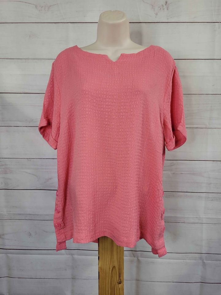 MEDIUM CORAL A473320 Denim & Co. Short-Sleeve Side-Button Step Hem Top