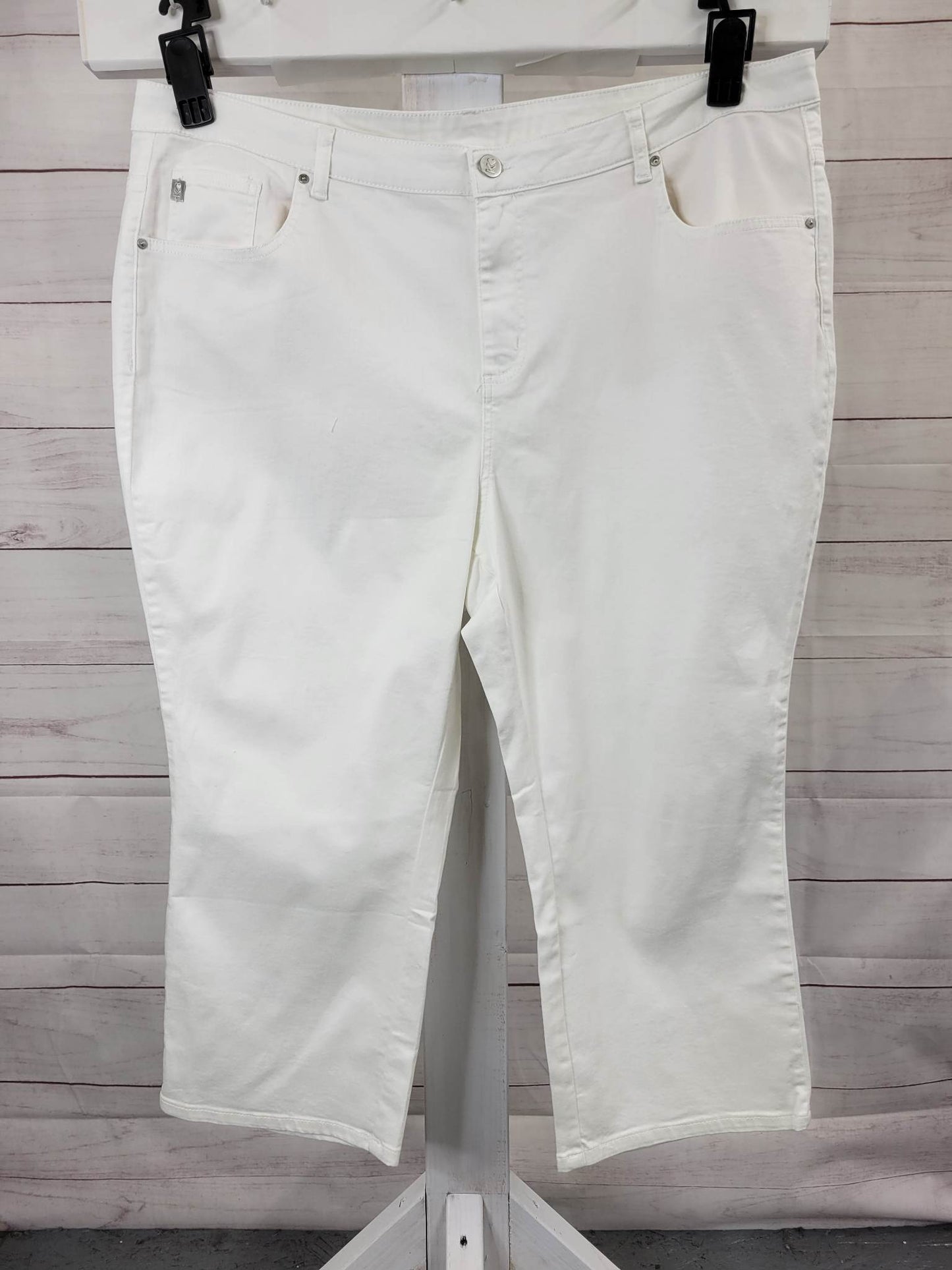 24W WHITE A394074 Belle by Kim Gravel Primabelle Twill 5 Pkt Cropped jean