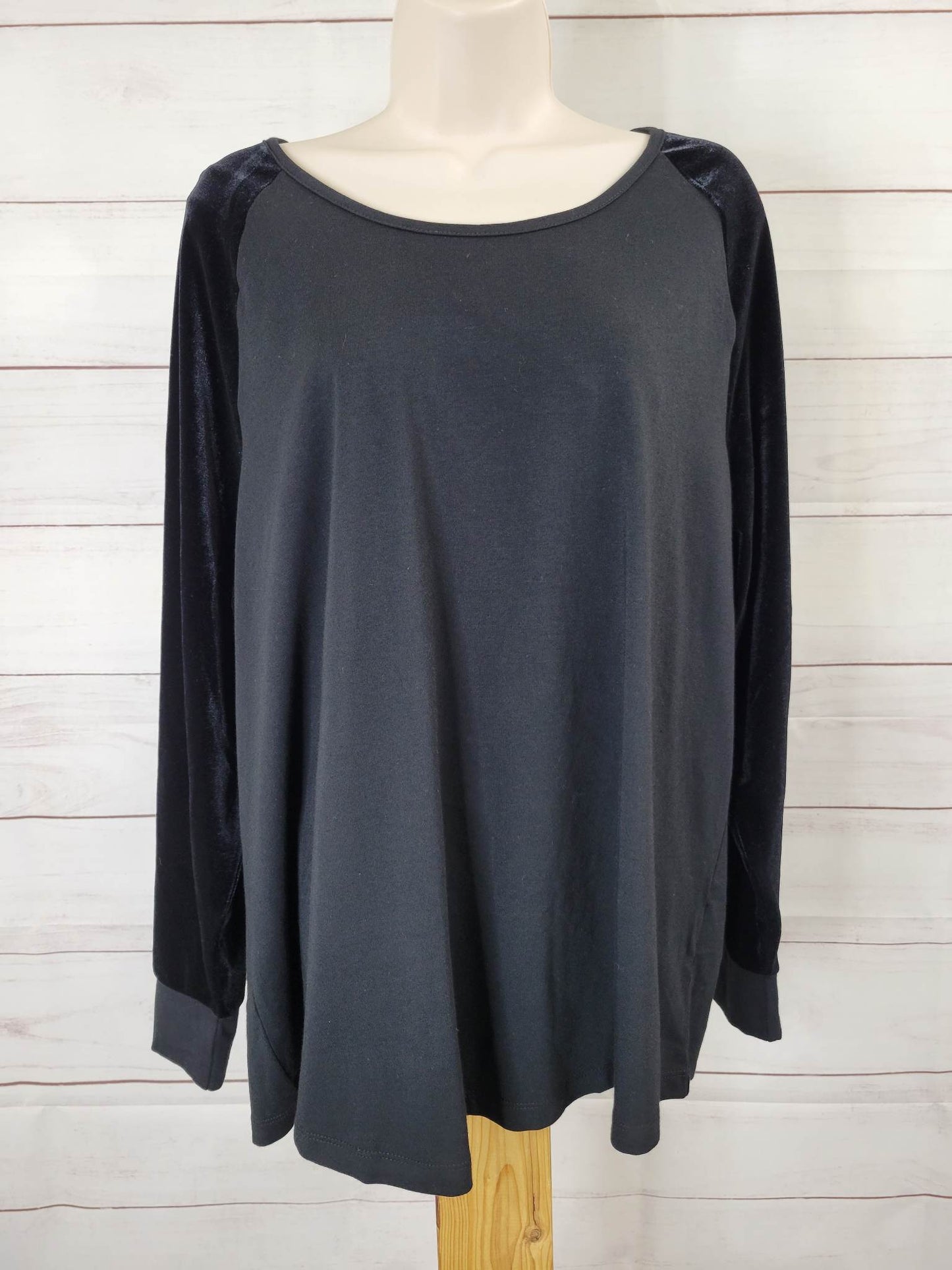1X BLACK A383526 Belle by Kim Gravel TripleLuxe Knit Velvet Sleeve Raglan Top