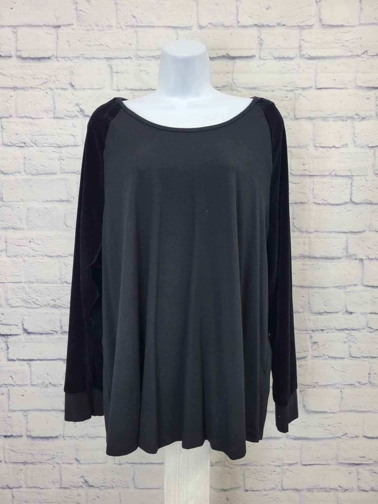 1X BLACK A383526 Belle by Kim Gravel TripleLuxe Knit Velvet Sleeve Raglan Top