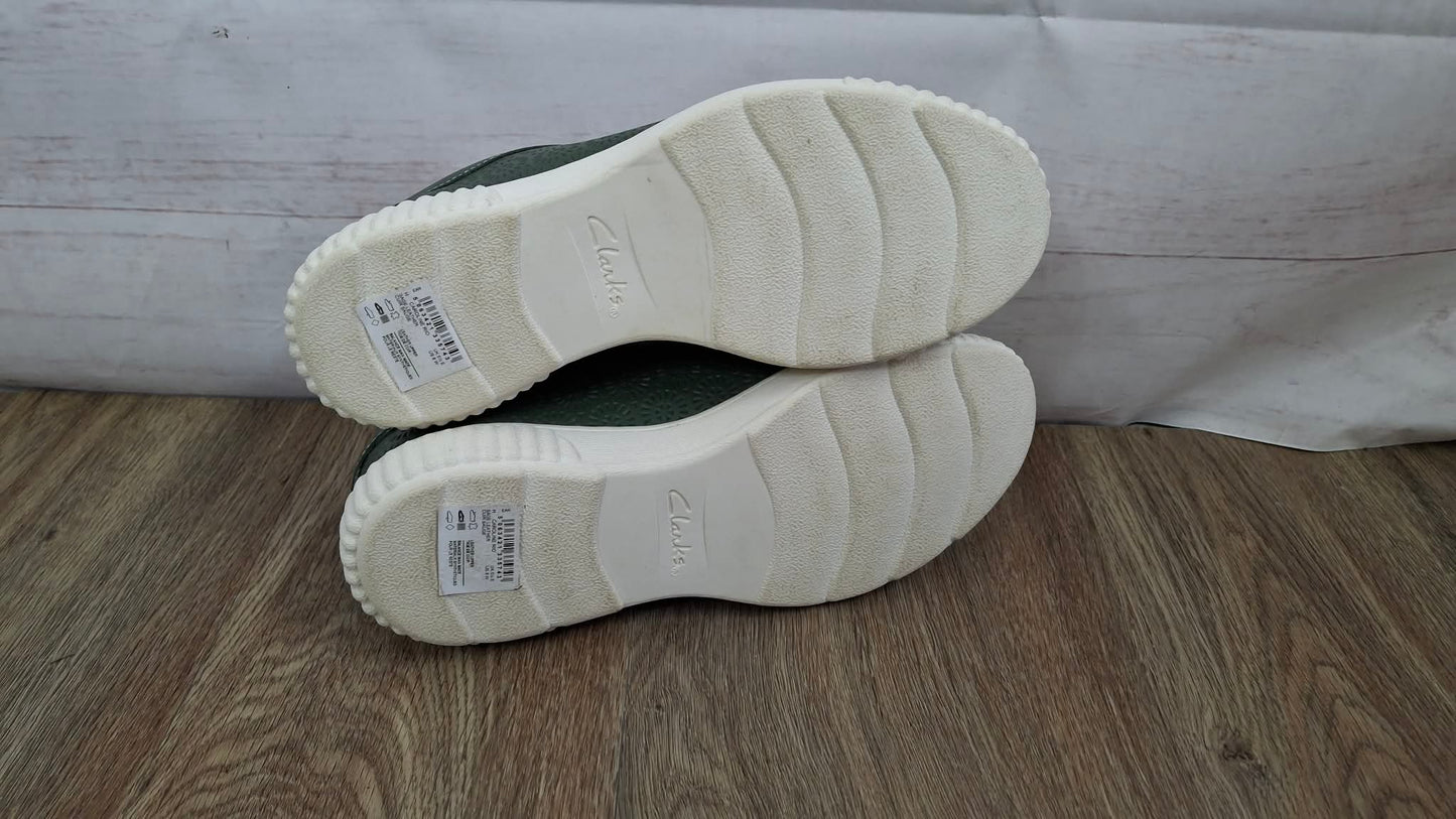 8 WIDE SAGE A678267 Clarks Collection Embossed Leather Sneaker - Caroline Rio
