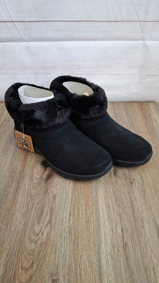 Skechers Slip-ins On-the-GO Joy Water-Repellent Suede Boots 7 1/2 WIDE BLACK