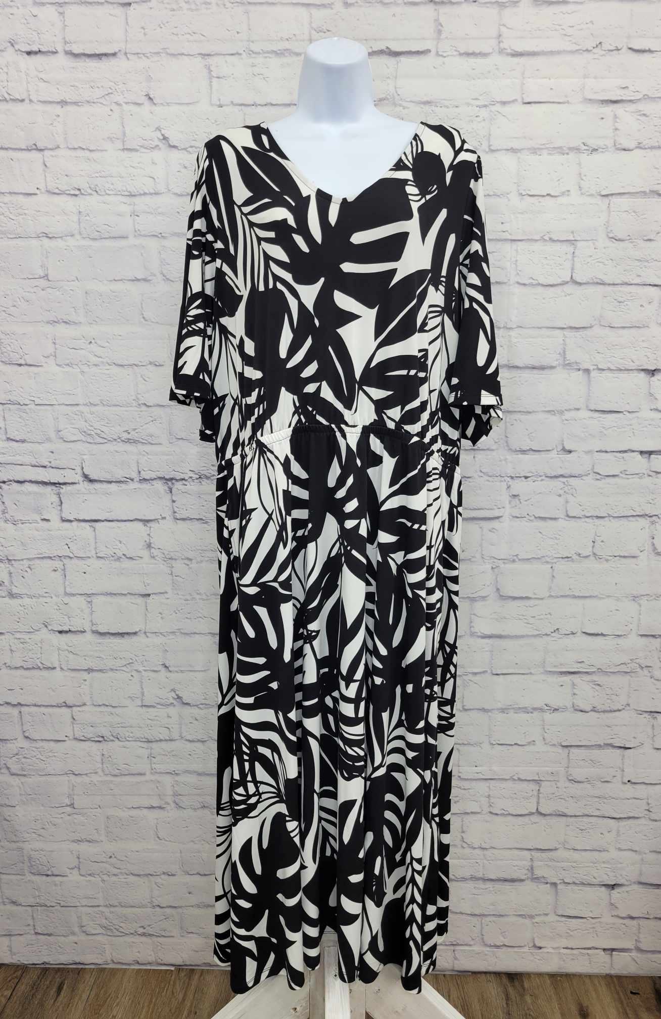 1X BLACK PRINT A504598 Girl With Curves Regular Knit Midi Dress w/Flutter Sleeve