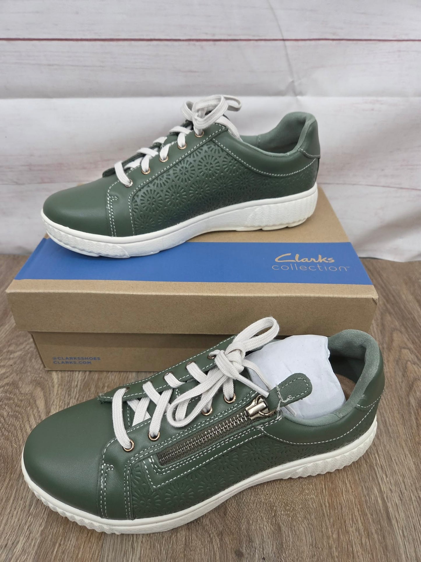 7M SAGE A678267 Clarks Collection Embossed Leather Sneaker - Caroline Rio