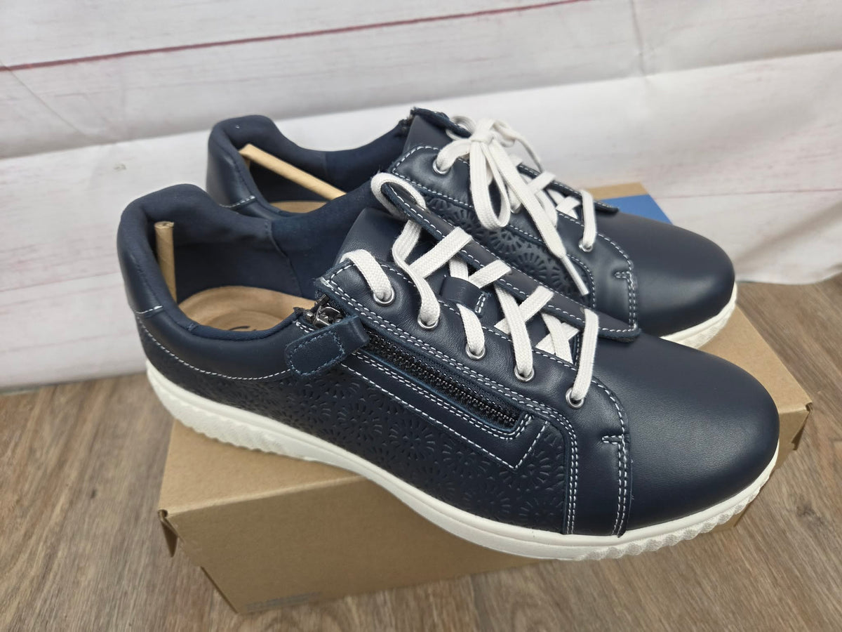 9 WIDE NAVY A678267 Clarks Collection Embossed Leather Sneaker - Caroline Rio