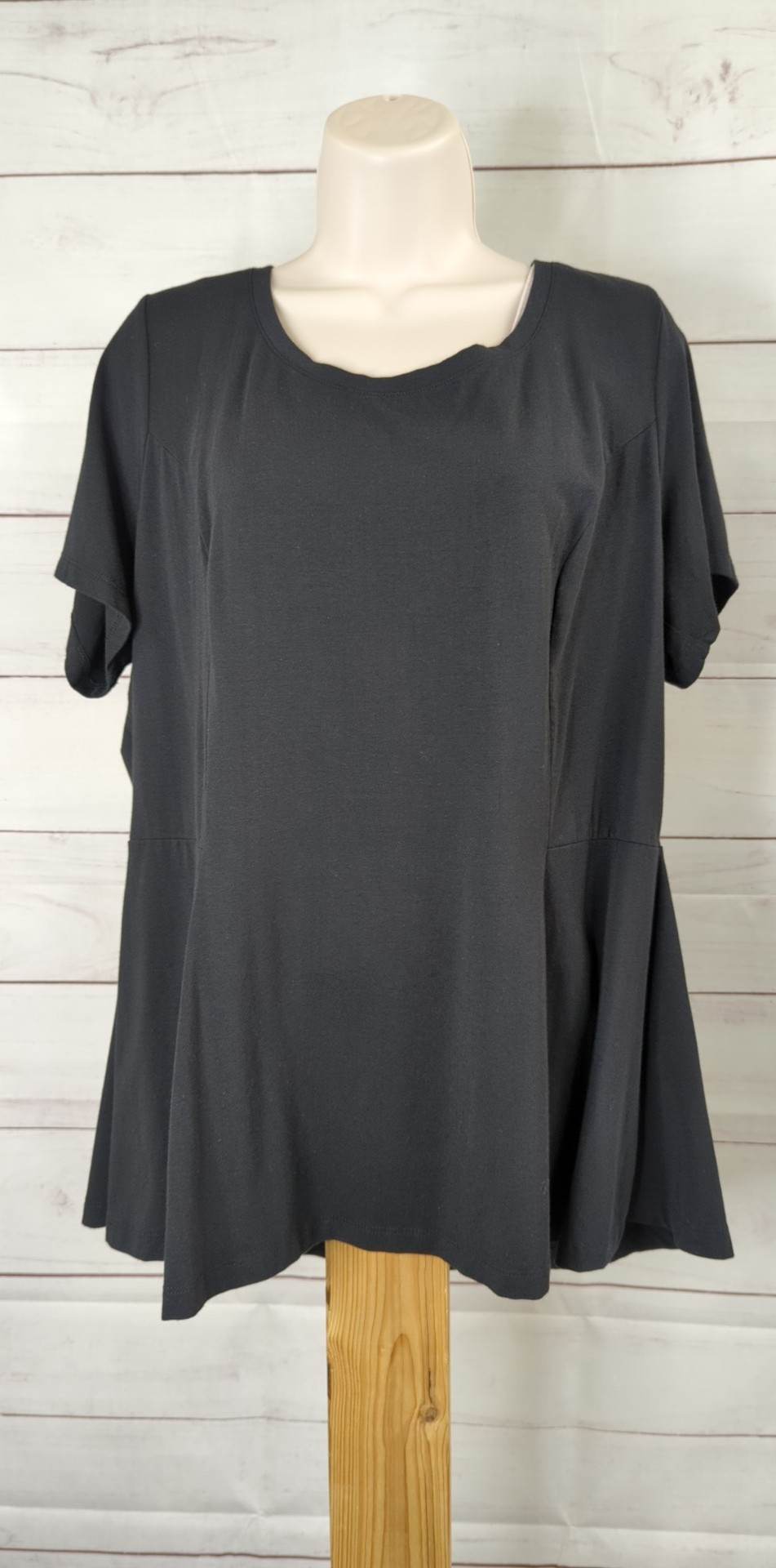 1X BLACKA354253 Isaac Mizrahi Live! Short-Sleeve Seamed Peplum Knit Top