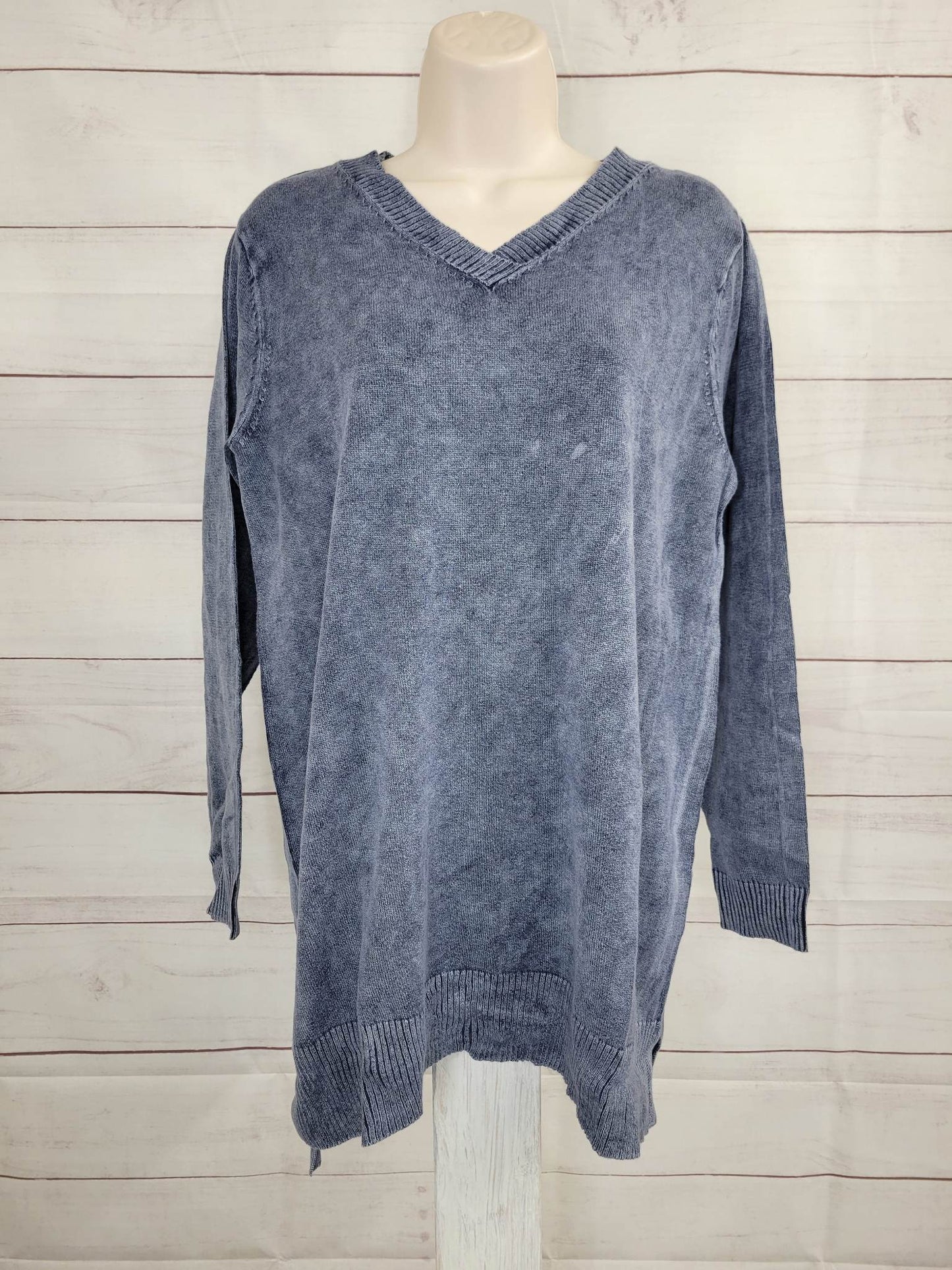 SMALL EVENING BLUE A474458 LOGO by Lori Goldstein Sun Faded Cotton V-Neck Sweater