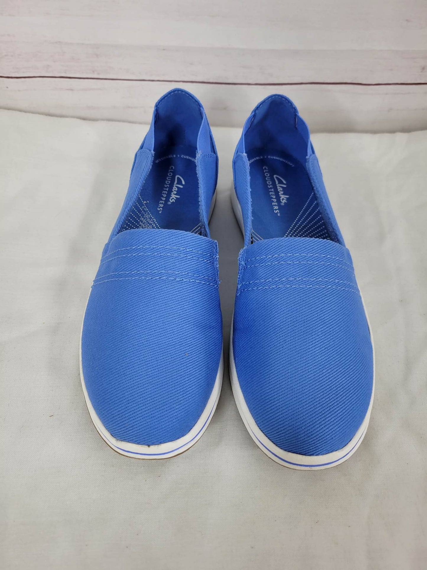 7M BLUE A465891 Clarks Cloudsteppers Washable Canvas Slip-Ons Breeze Step