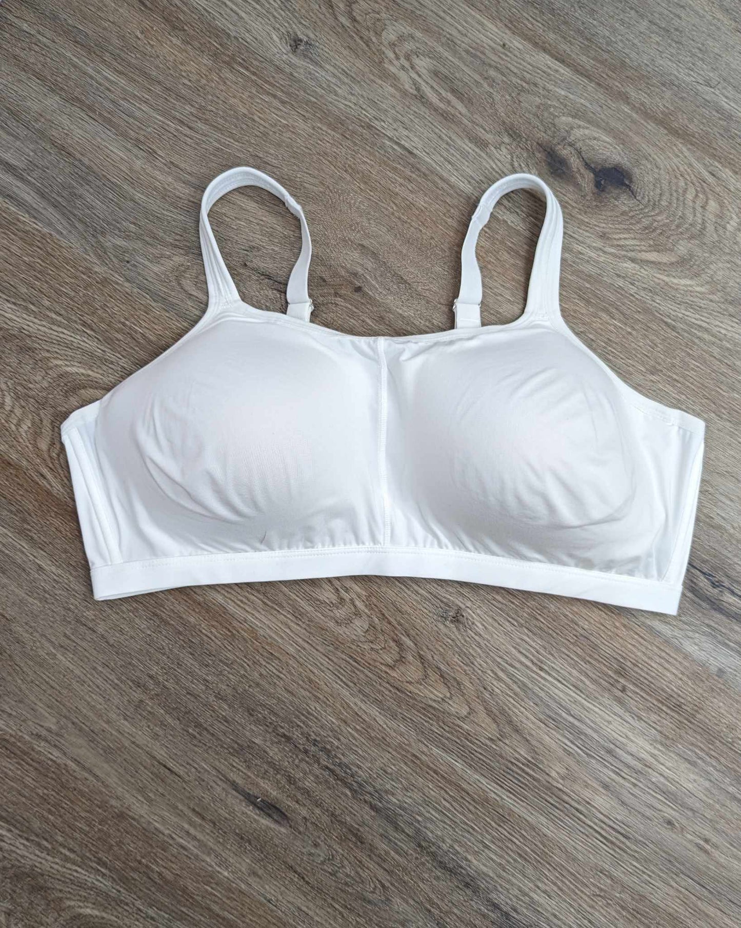 42C White A469039 Breezies Comfort Zone Full Coverage Wirefree T-Shirt Bra