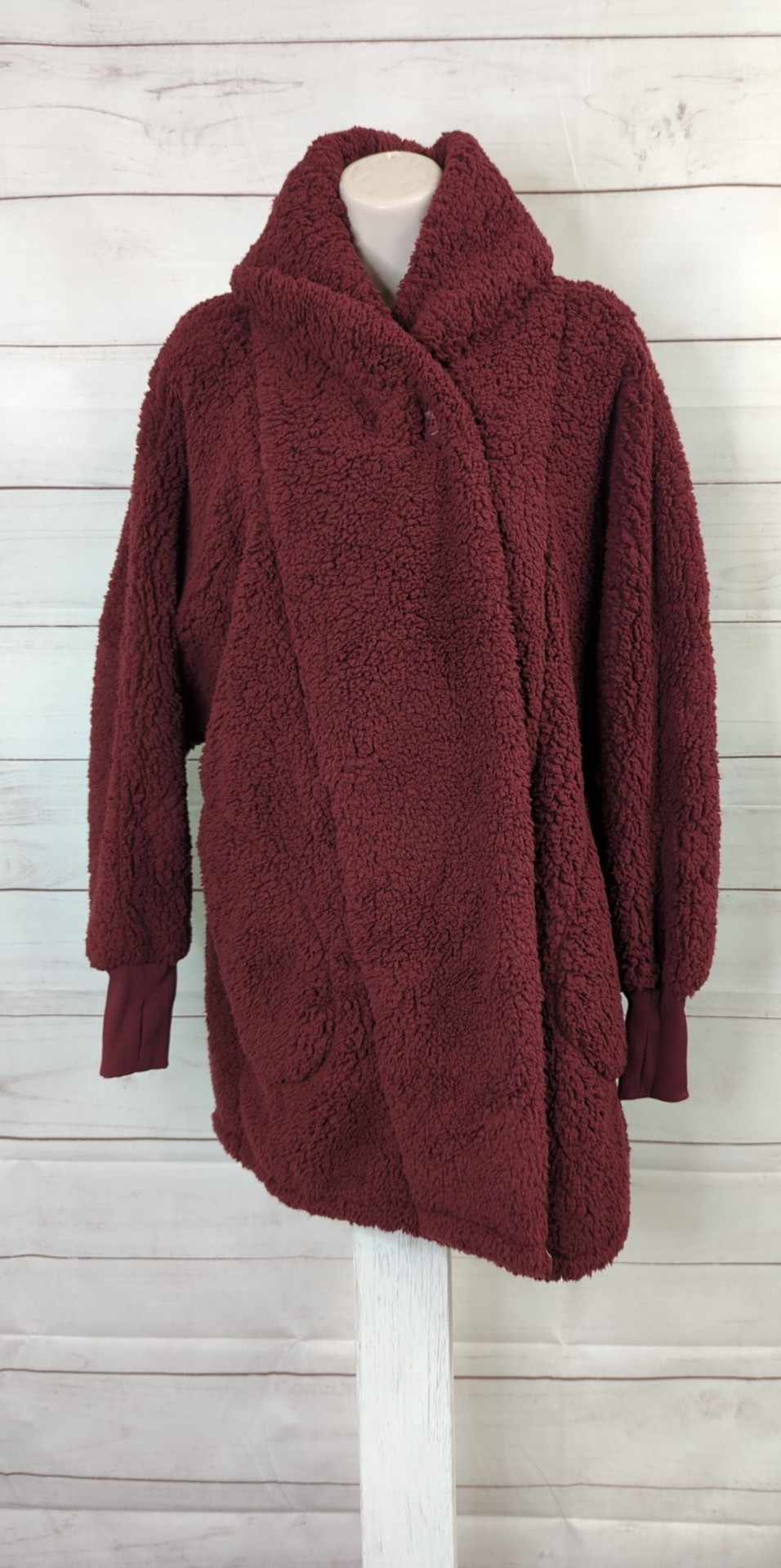 XS/S WINE A521468 BumbleBella by Jill Martin Petite Sherpa Shawl Collar Button Lounger