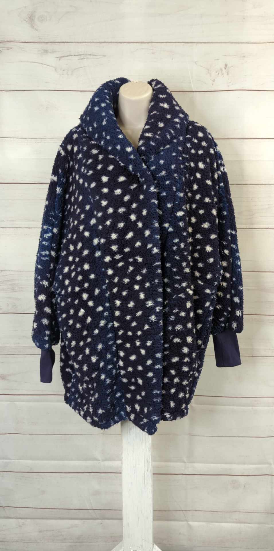 M/L NAVY A521465 BumbleBella by Jill Martin Regular Sherpa Shawl Collar Button Lounger