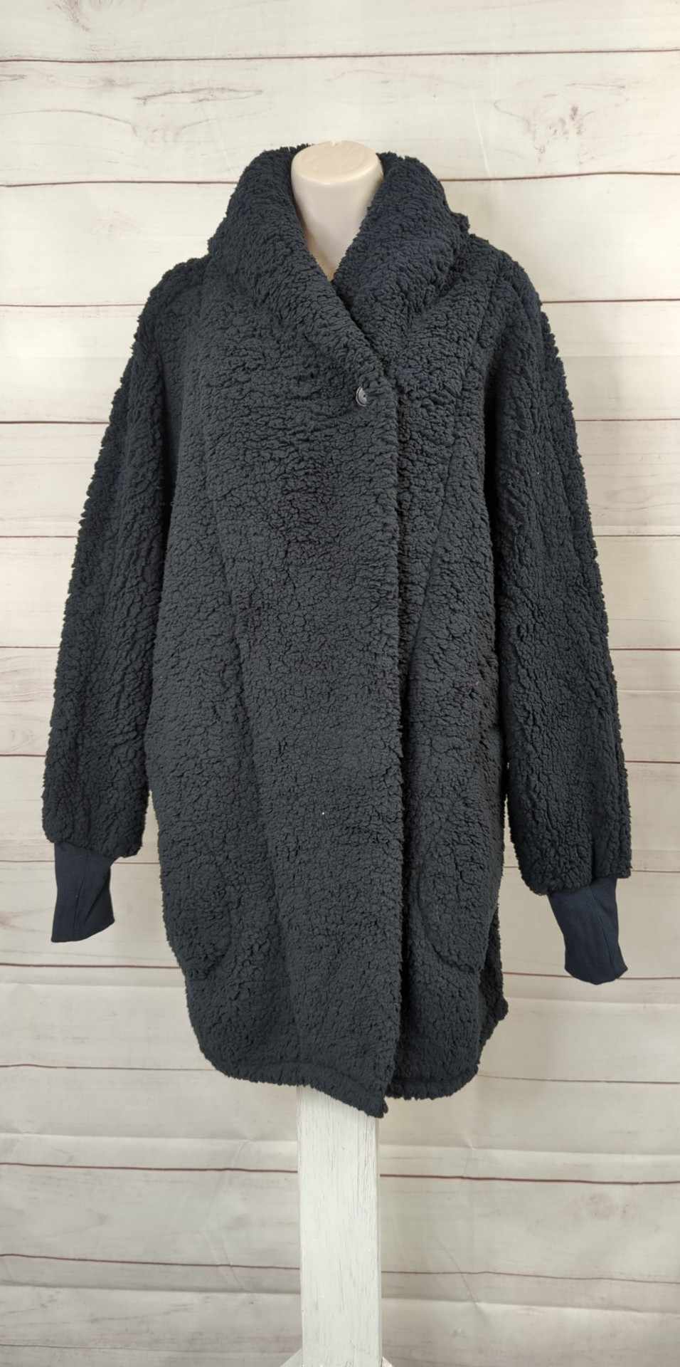 M/L BLACK A521468 BumbleBella by Jill Martin Petite Sherpa Shawl Collar Button Lounger