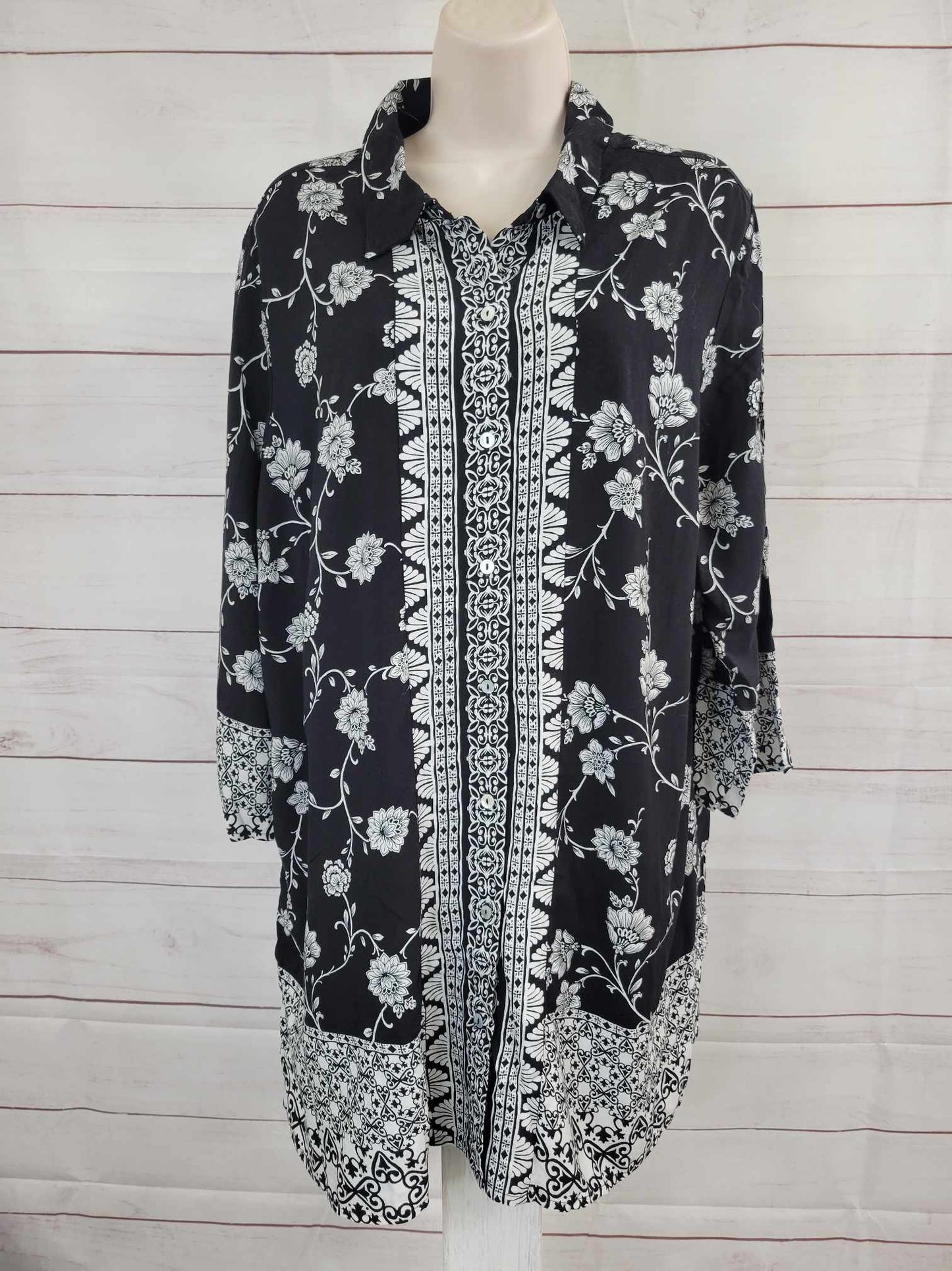 LARGE BLACK A602030 Susan Graver Passport Reg Printed Rayon Woven 3/4- Sleeve Duster