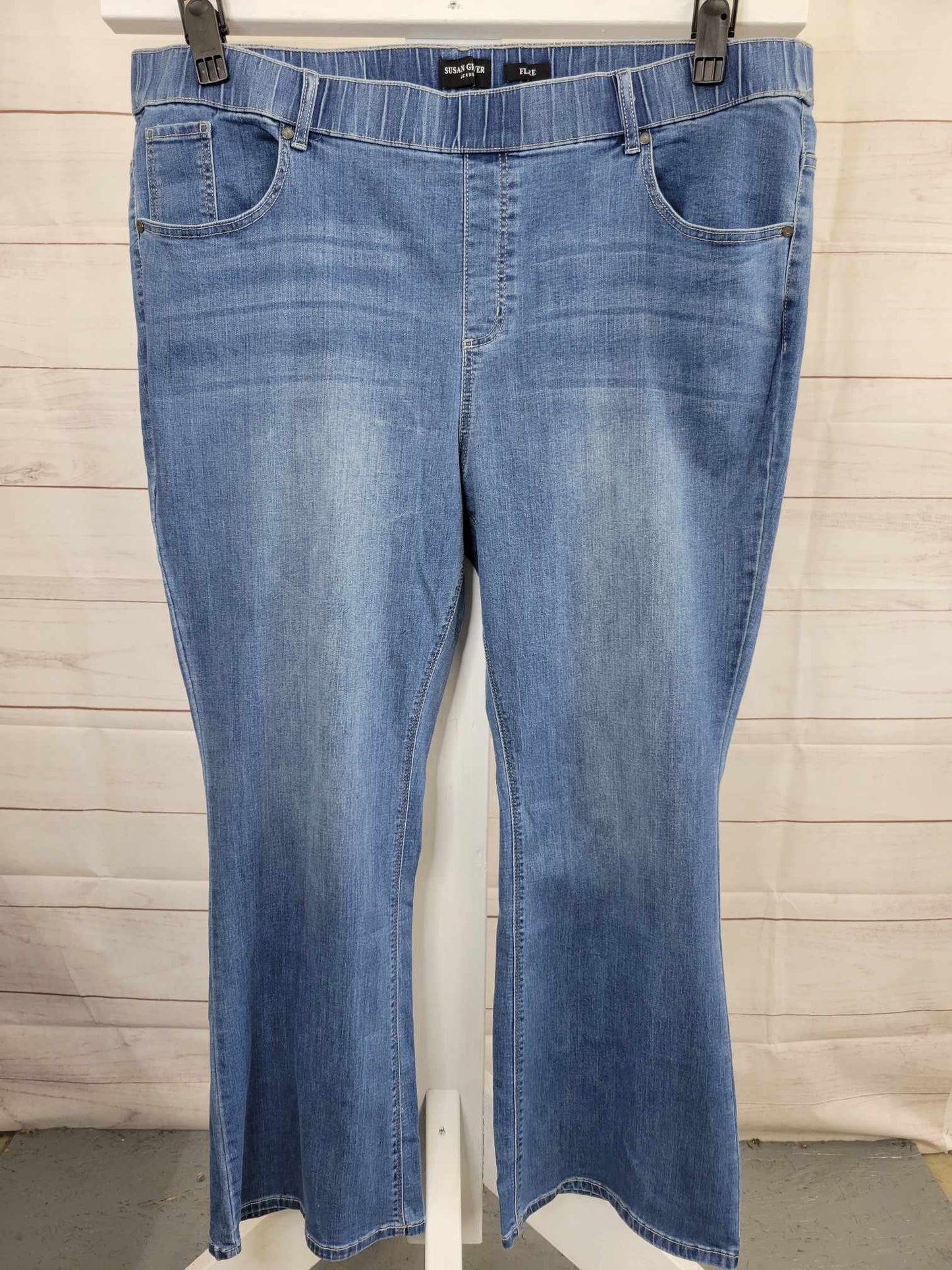 28W A517780 Susan Graver Regular Stretch Denim Pull-On Flare Jean