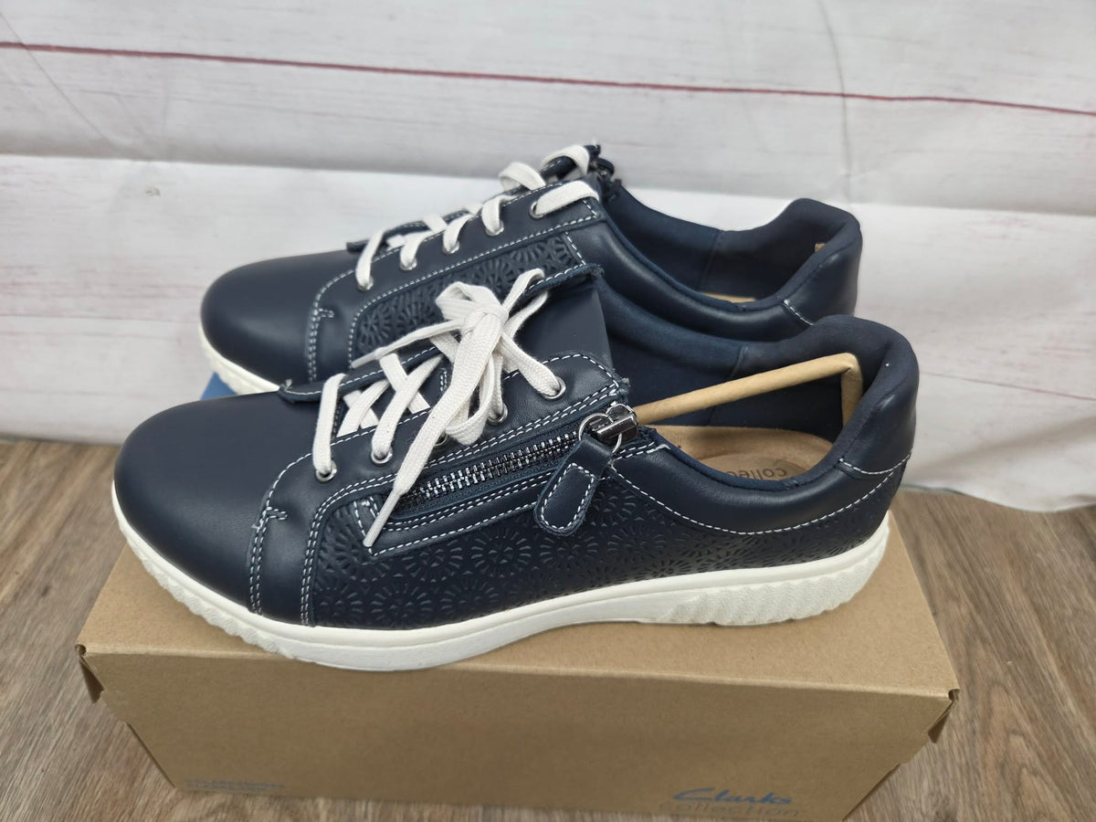 9 WIDE NAVY A678267 Clarks Collection Embossed Leather Sneaker - Caroline Rio