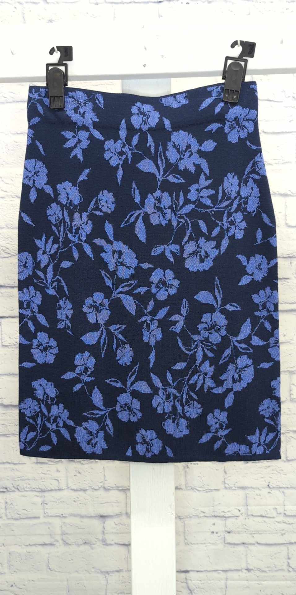 SMALL NAVY FLORAL A544613 Isaac Mizrahi Live! Jacquard Sweater Skirt with Side Slits