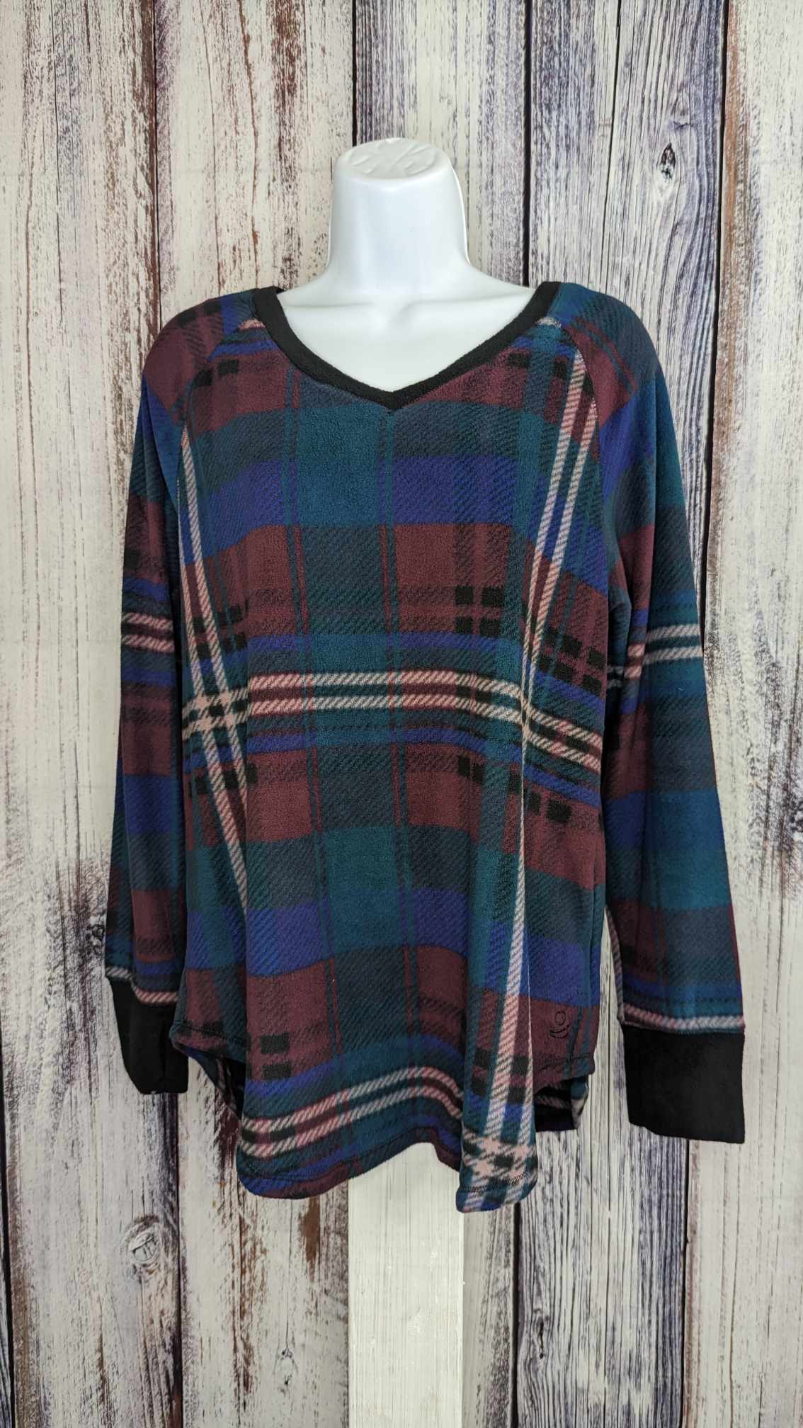 MEDIUM GRAPE PLAID A369300 Cuddl Duds Fleecewear Stretch V-Neck Long-Sleeve Top