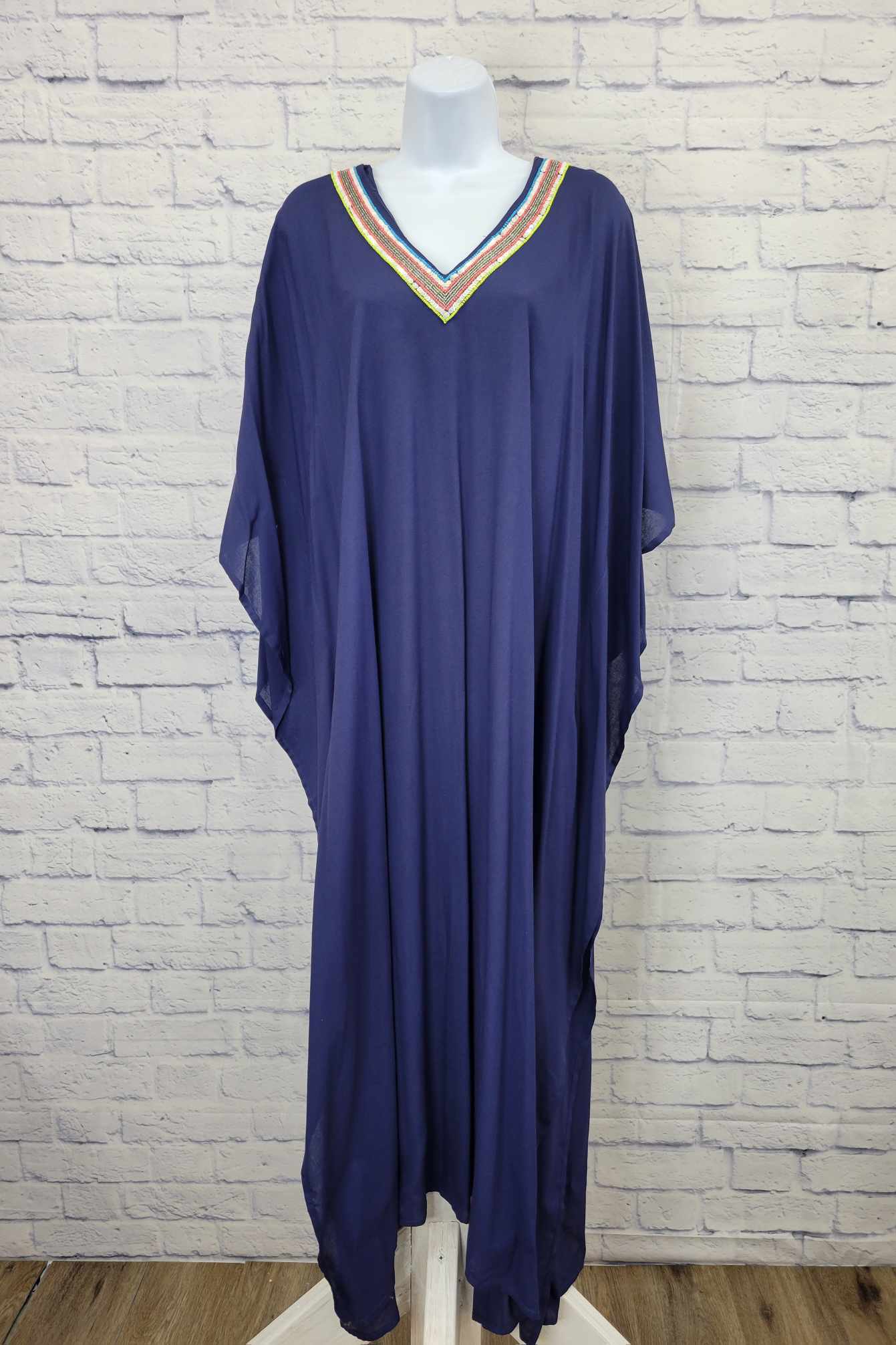 XL/1X NAVY A553150 America and Beyond Embroidered V Neck Caftan