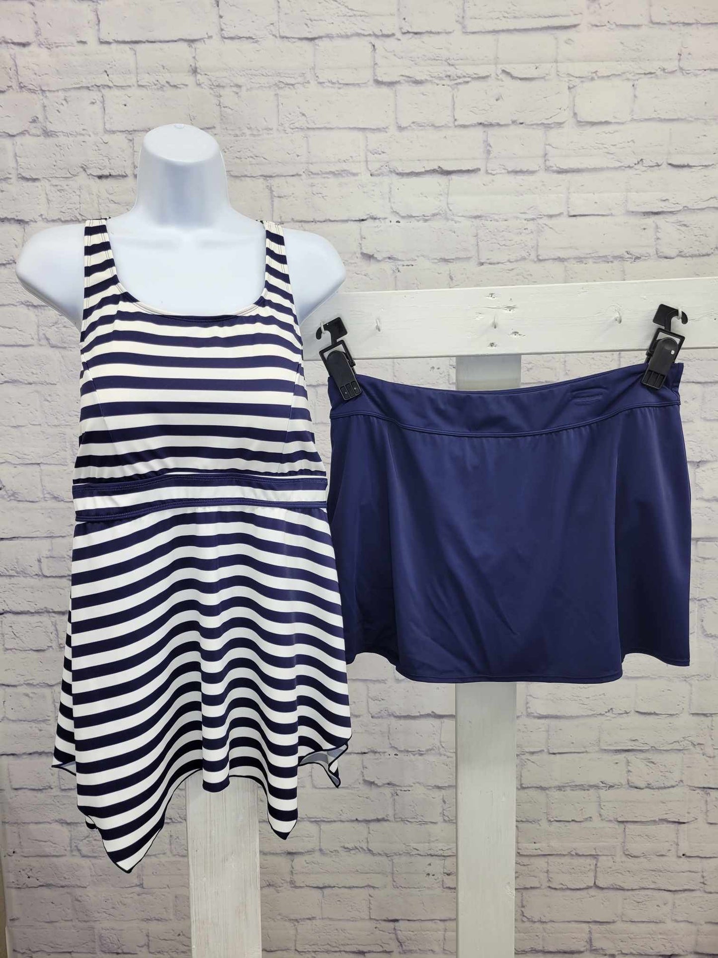 16R NAVY STRIPE A392813 Denim & Co. Beach Handkerchief Hem Tankini Skirt Set