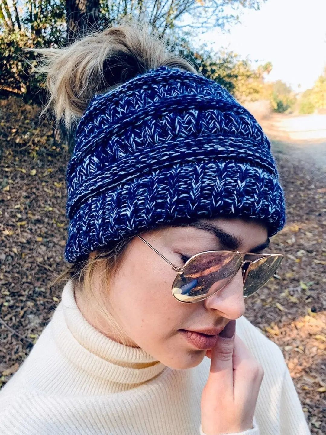 WOMEN'S PONYTAIL BEANIE NAVY