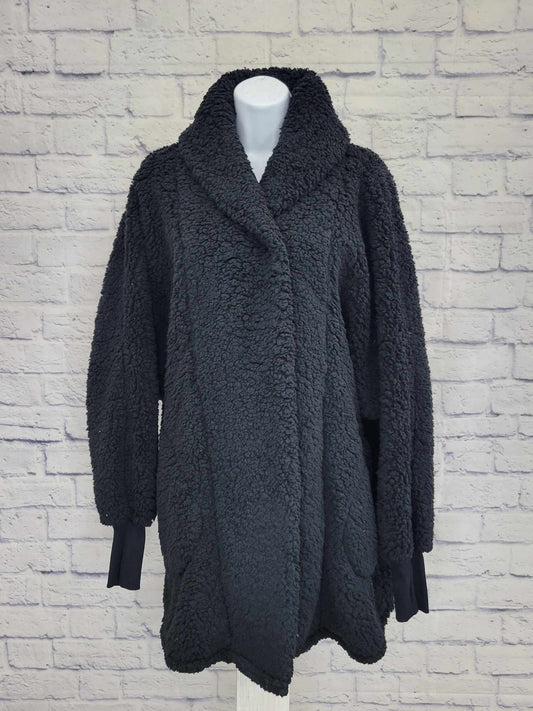 XS/S BLACK A521465 BumbleBella by Jill Martin Regular Sherpa Shawl Collar Button