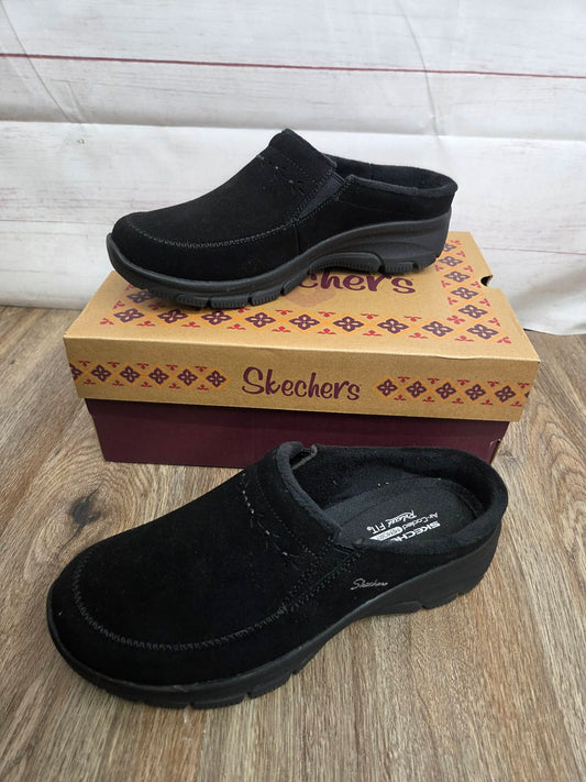 8.5M BLACK A697345 Skechers Easy Going Water-Repellent Studded Suede Clogs
