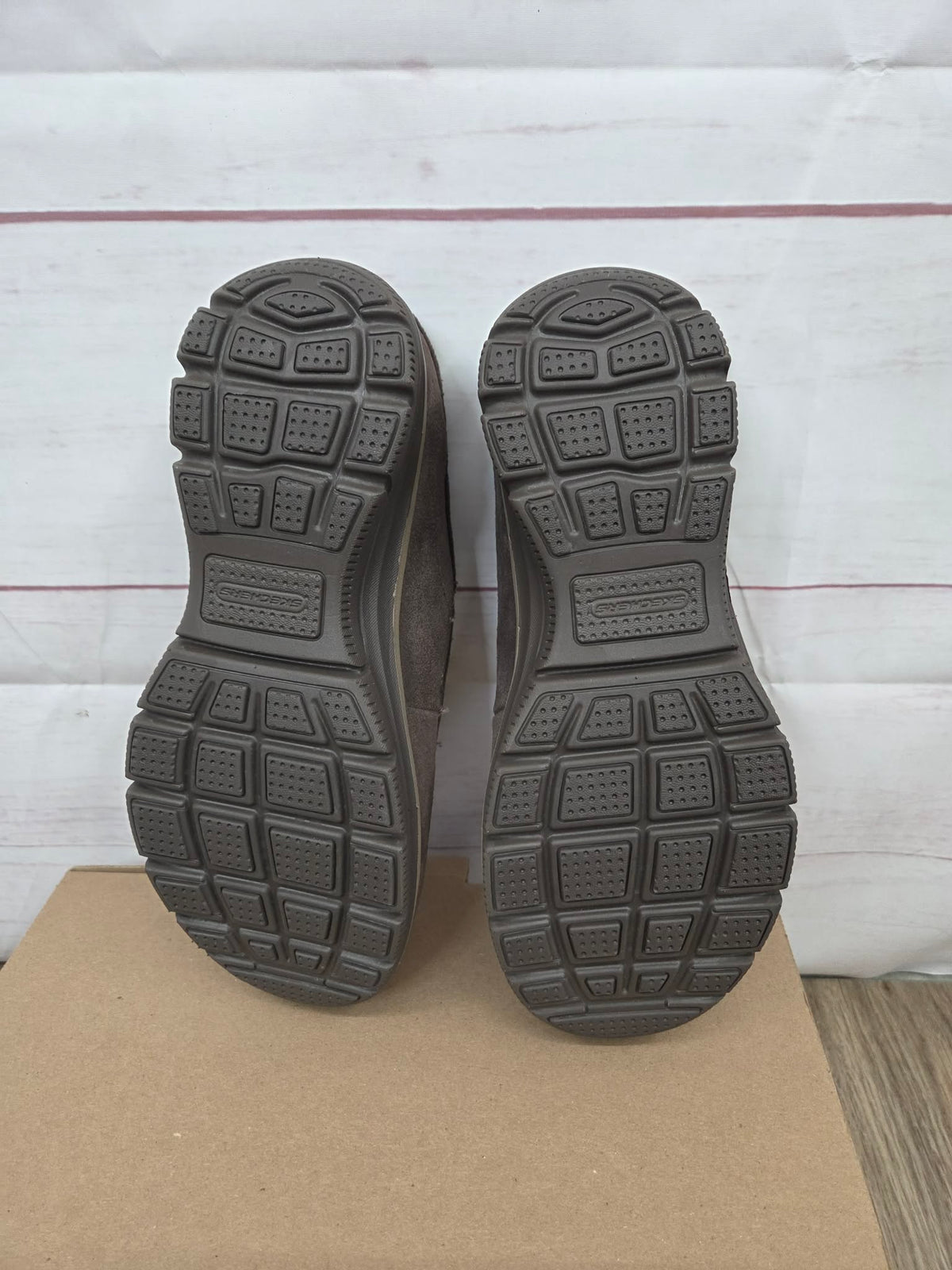 9 CHOCOLATE A697345 Skechers Easy Going Water-Repellent Studded Suede Clogs