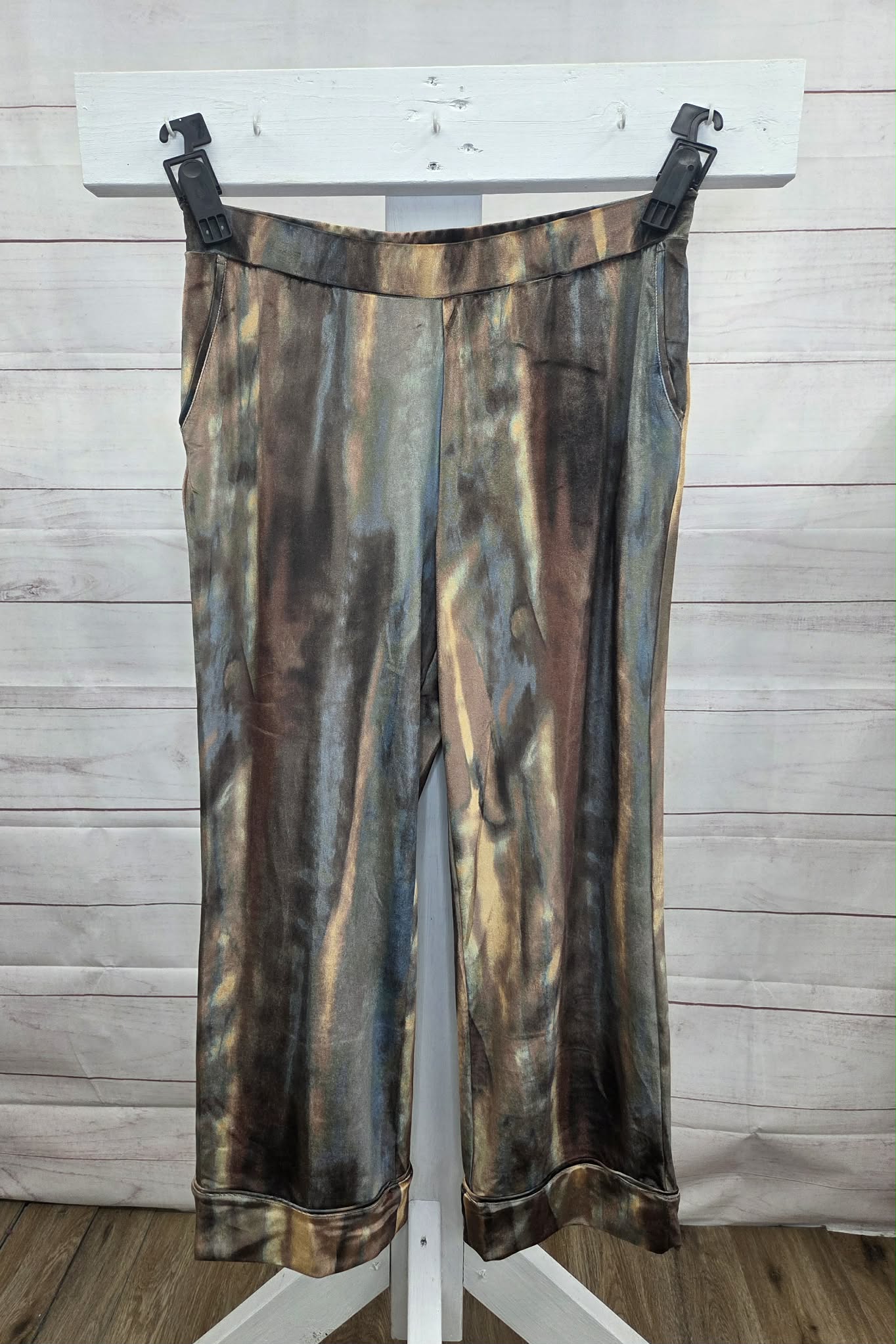 MEDIUM NEUTRAL A705834 LOGO by Lori Goldstein Regular Printed Velvet Full Length Pants