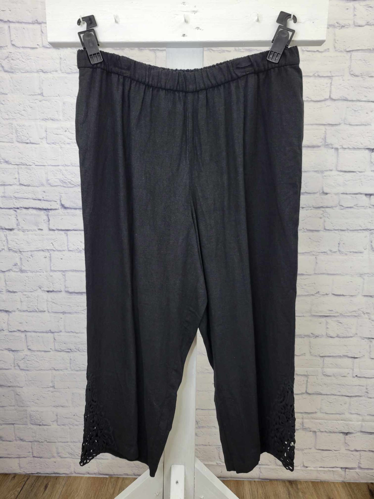 1X BLACK A508747 Susan Graver Pure Regular Linen Blend Crop Pants w/Lace Inset